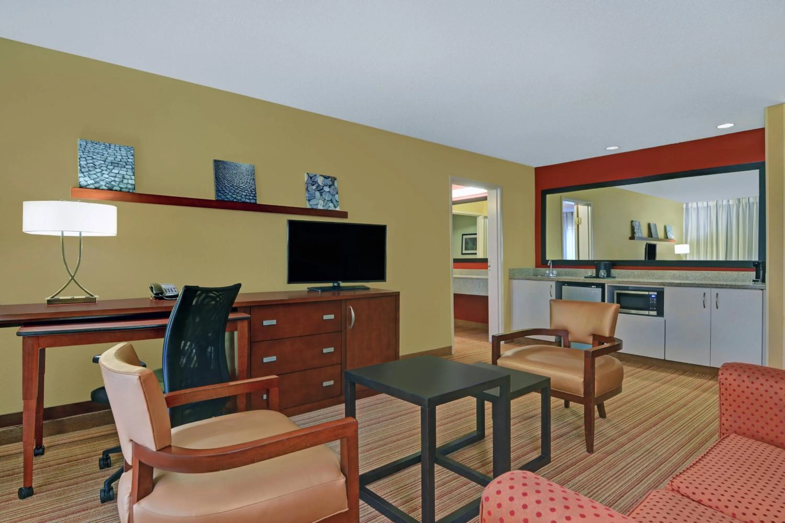 Living room in Courtyard Shreveport Airport