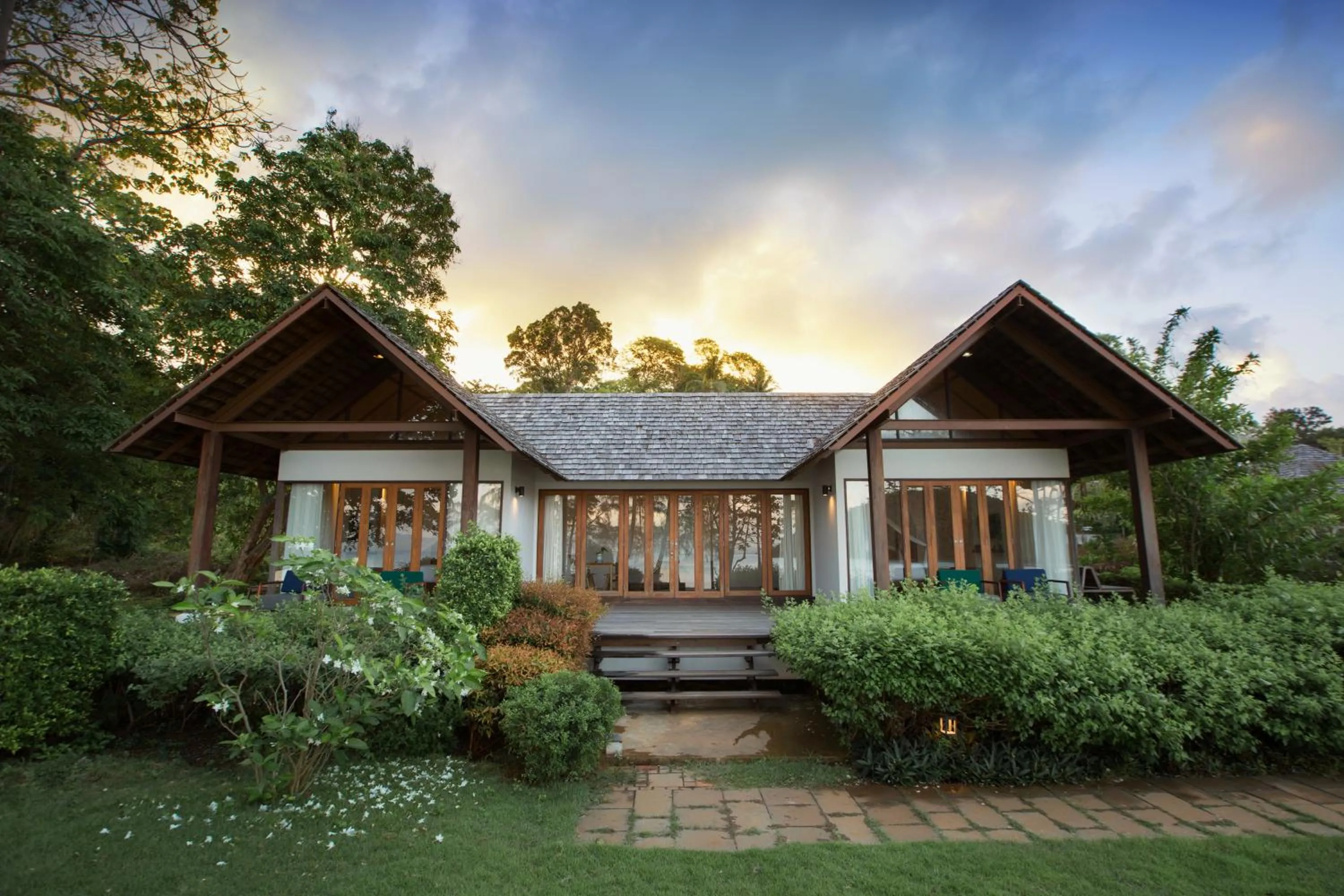 Property building in Mira Montra Resort Koh Mak