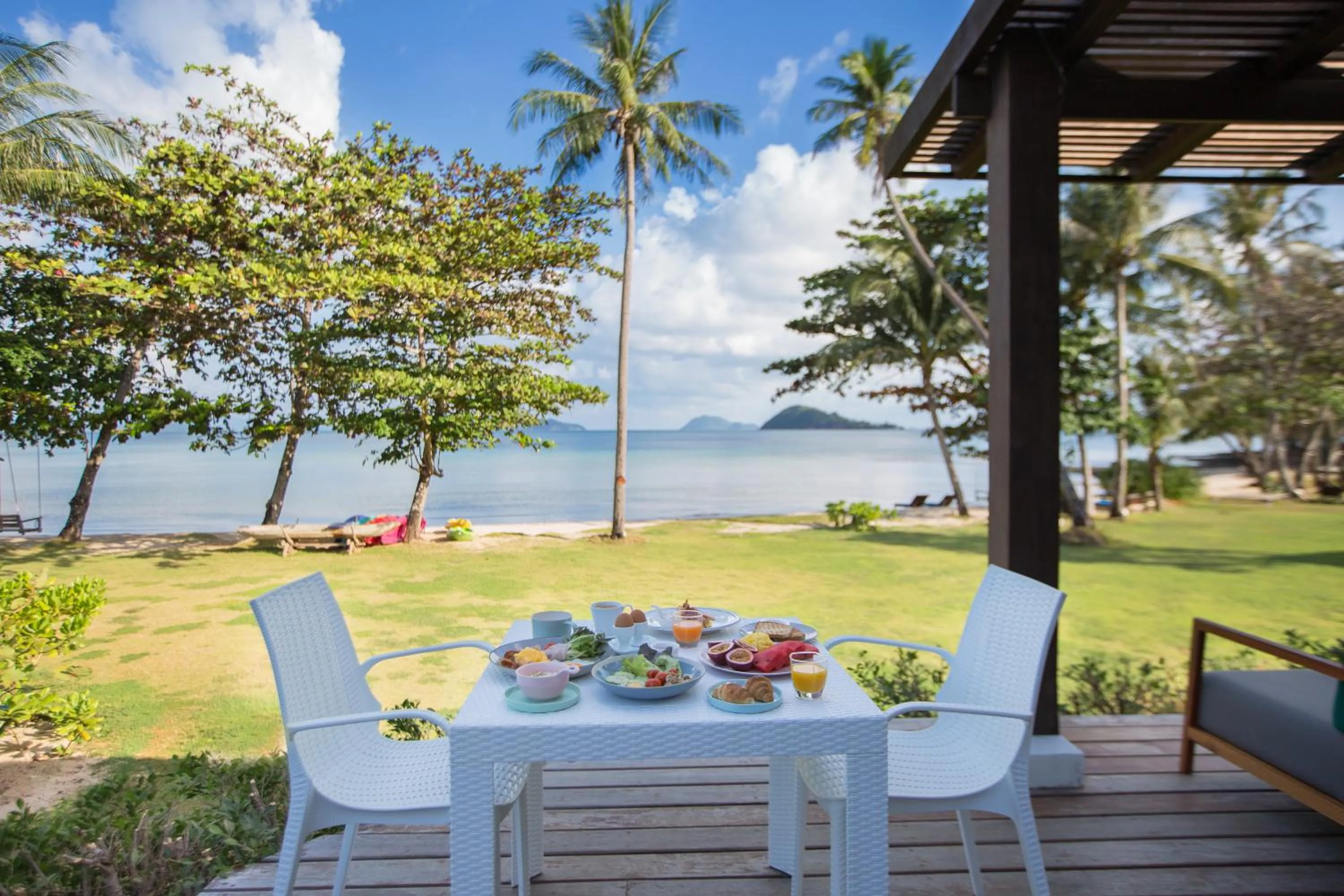 Food and drinks in Mira Montra Resort Koh Mak