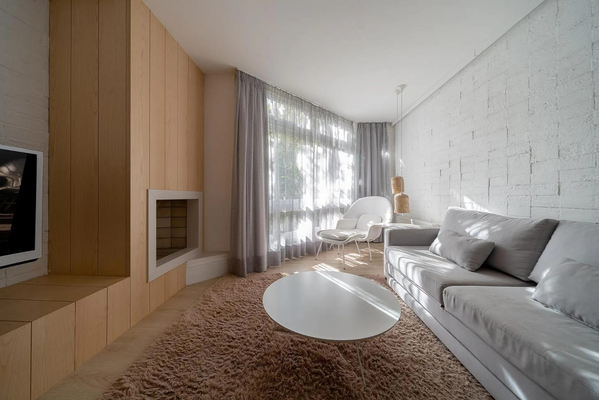 Communal lounge/ TV room in Flat Wish Serrano Hotel