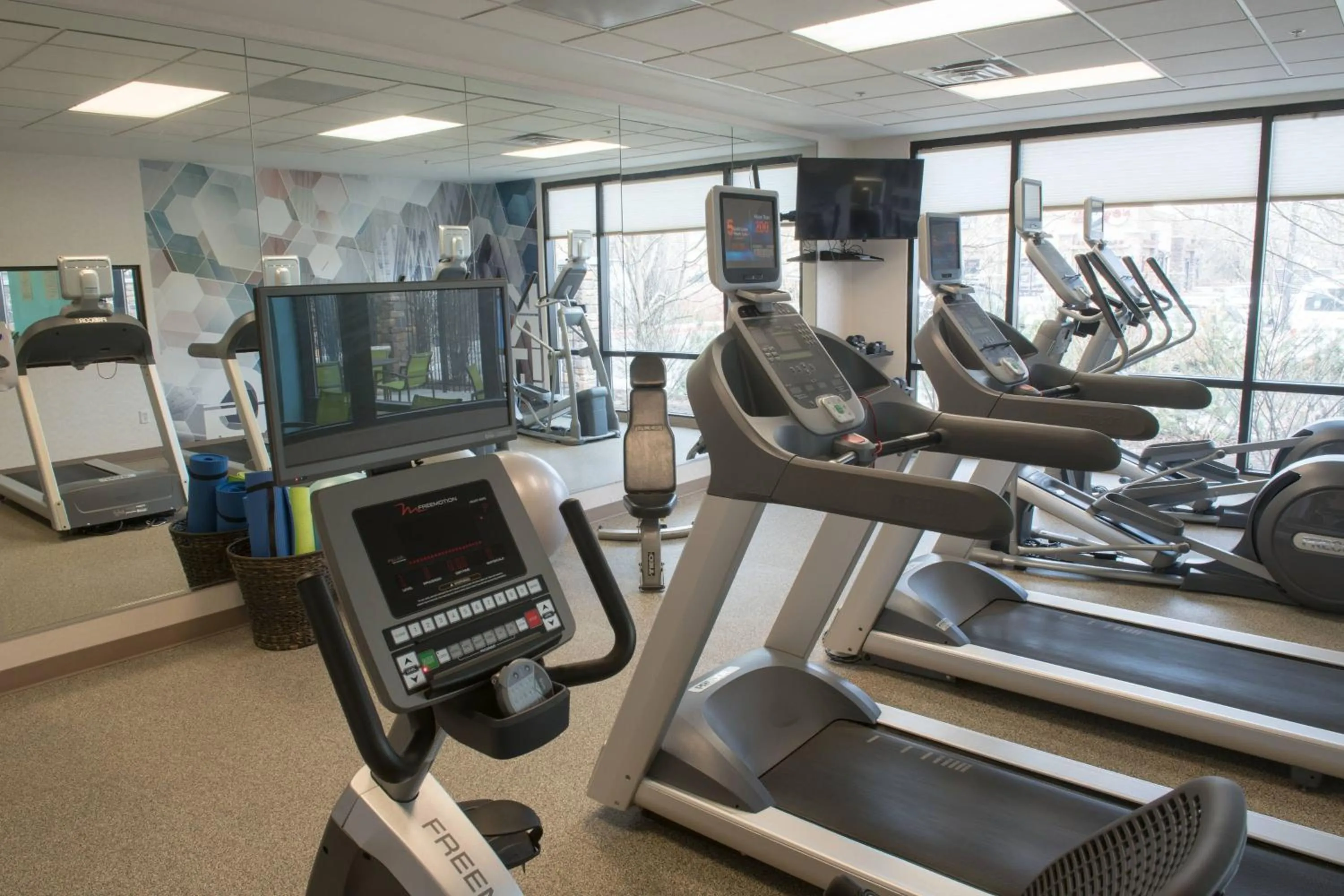 Fitness centre/facilities in SpringHill Suites by Marriott Logan