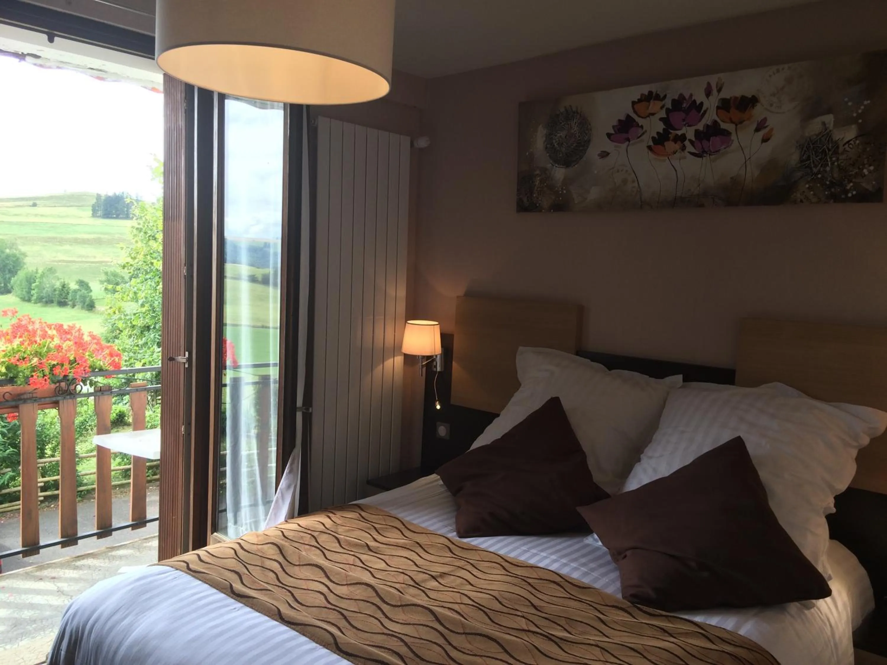 Bed in Auberge de la Petite Ferme, Super-Besse Est, The Originals Relais