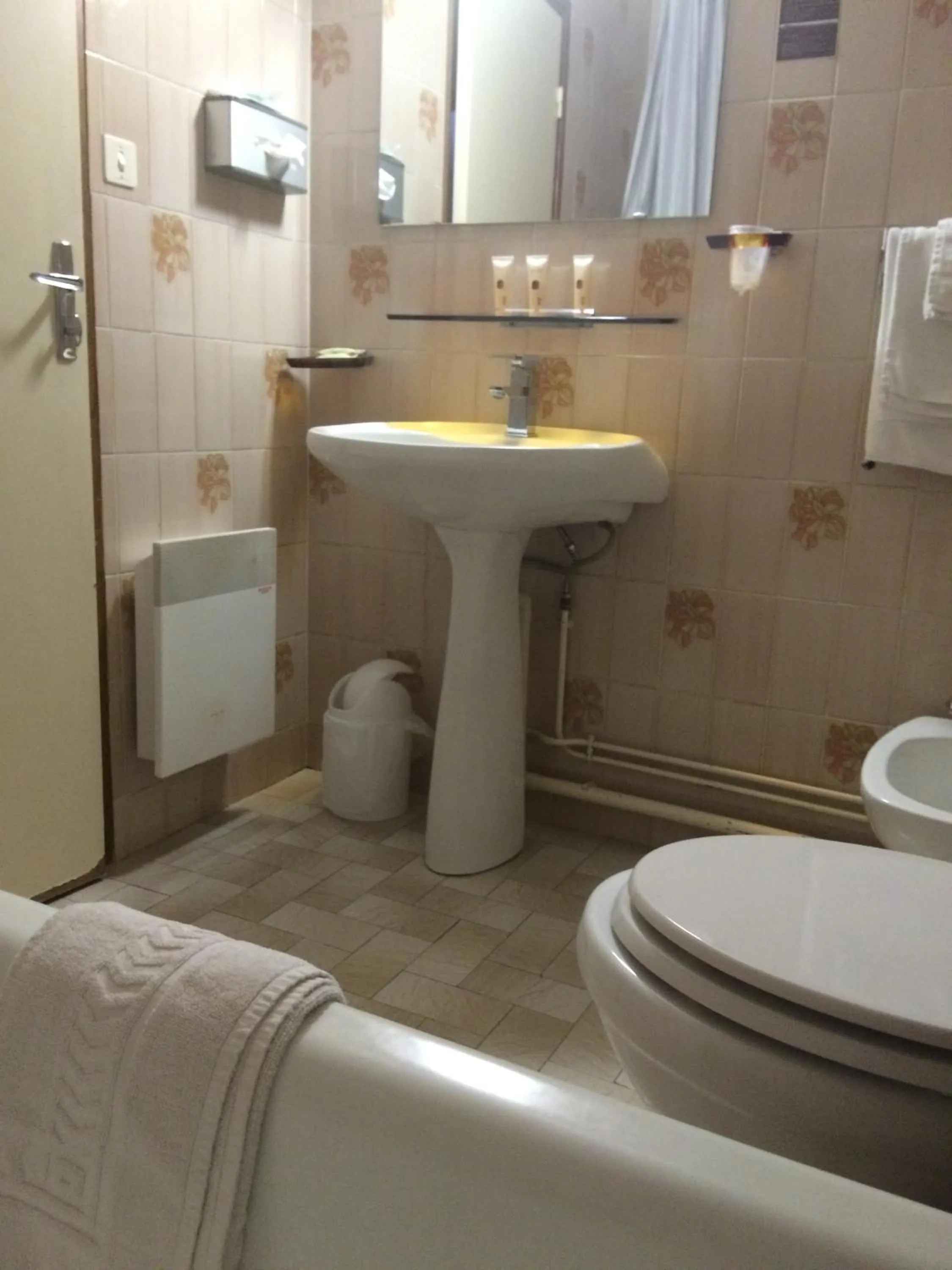 Bathroom in Auberge de la Petite Ferme, Super-Besse Est, The Originals Relais