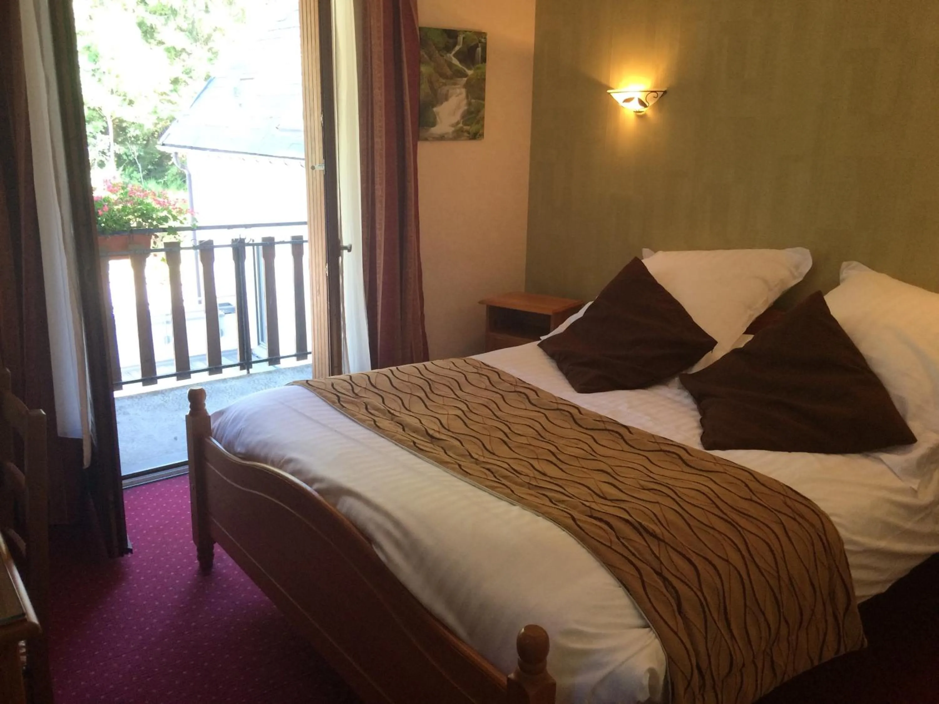 Bed in Auberge de la Petite Ferme, Super-Besse Est, The Originals Relais