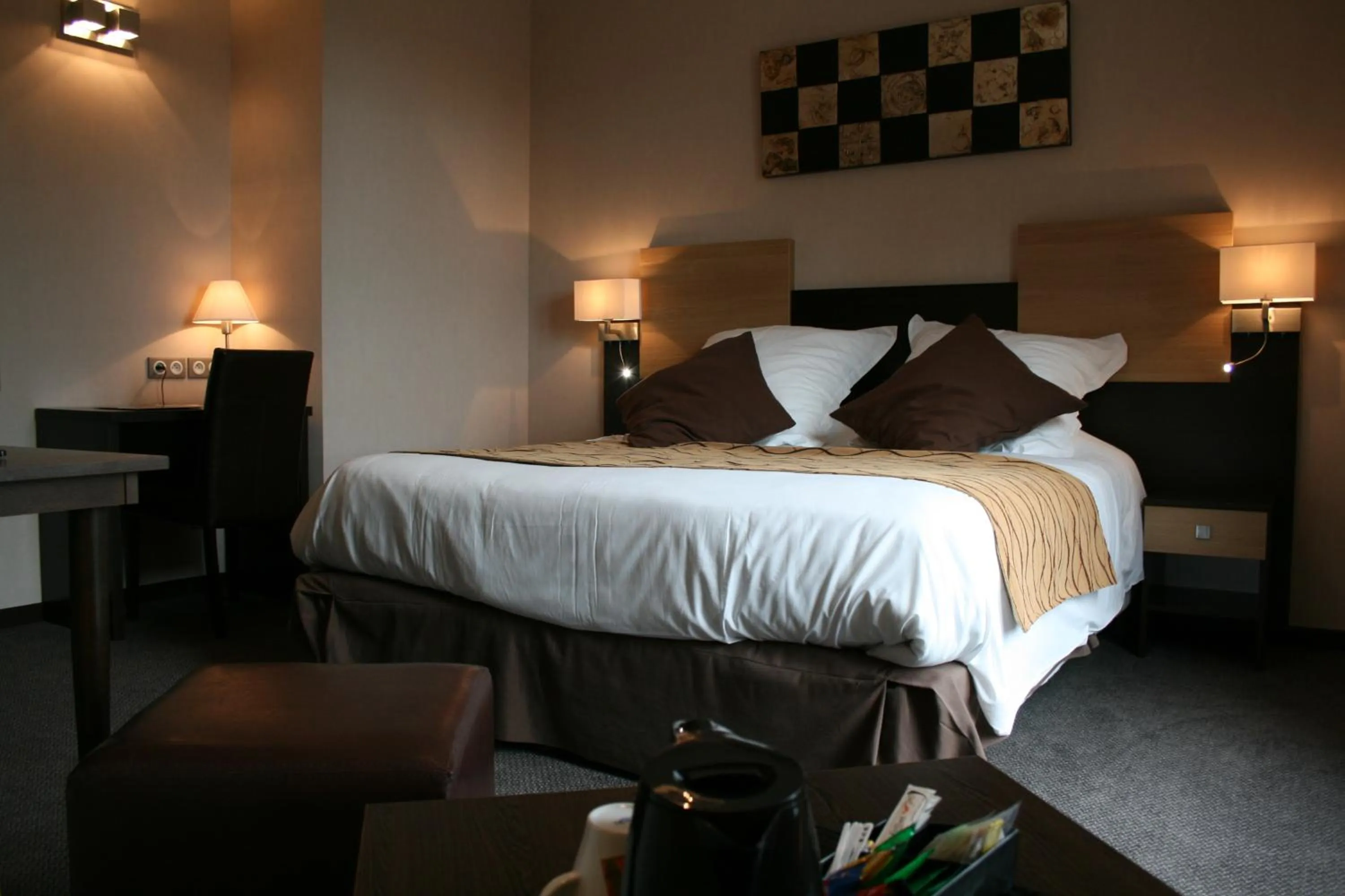 Bedroom, Bed in Auberge de la Petite Ferme, Super-Besse Est, The Originals Relais