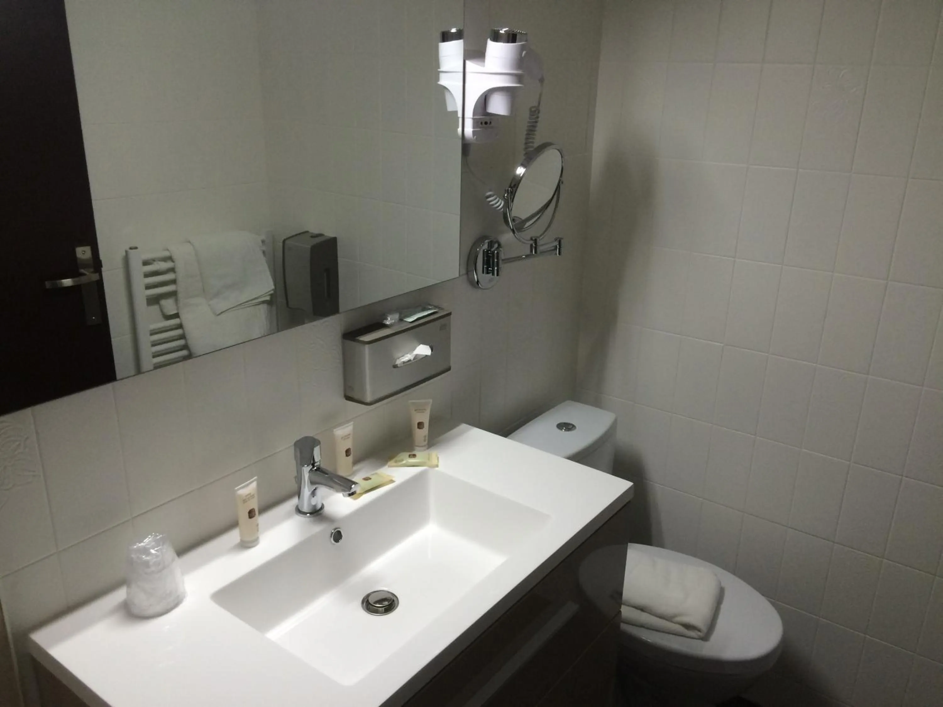 Bathroom in Auberge de la Petite Ferme, Super-Besse Est, The Originals Relais