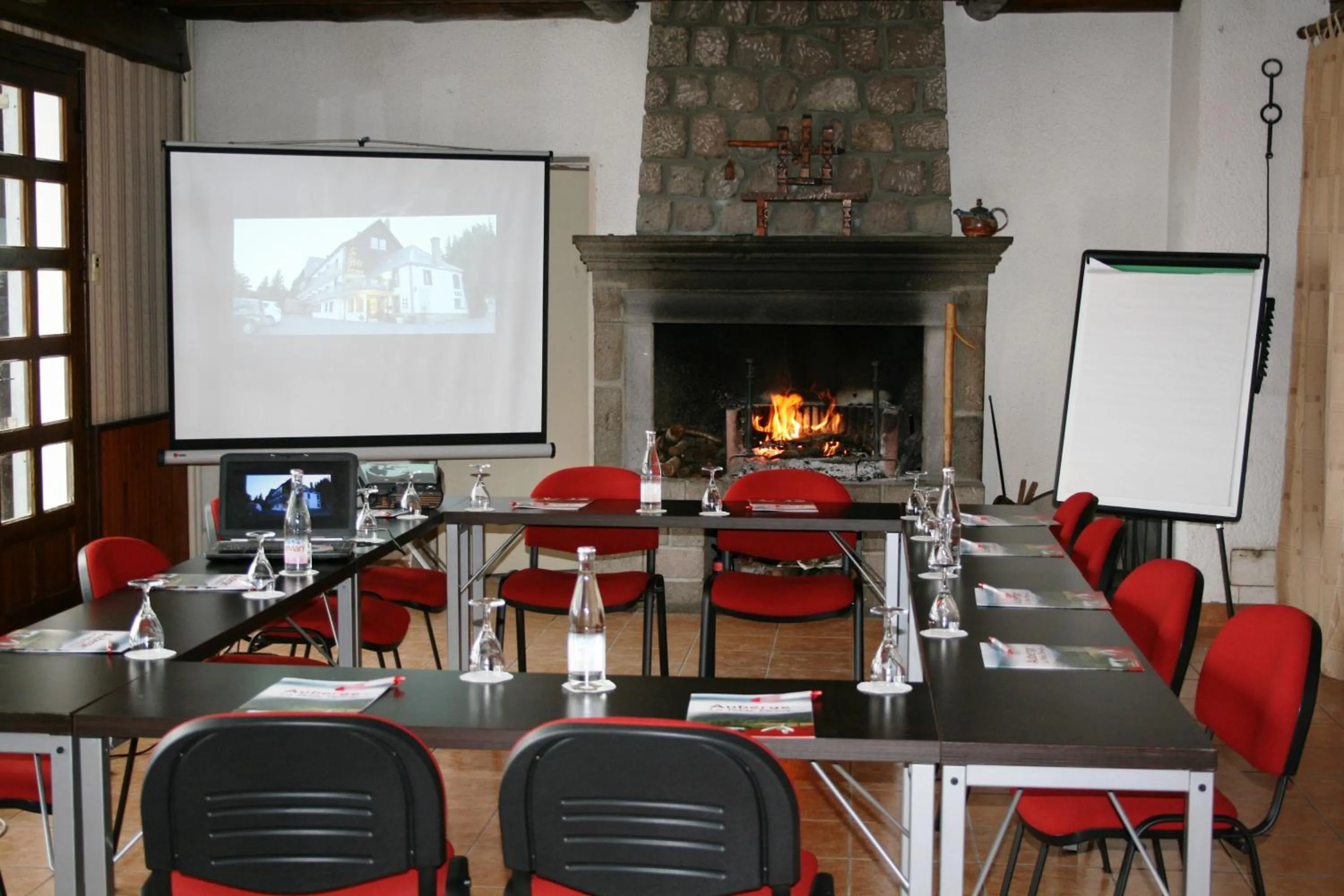 Business facilities in Auberge de la Petite Ferme, Super-Besse Est, The Originals Relais