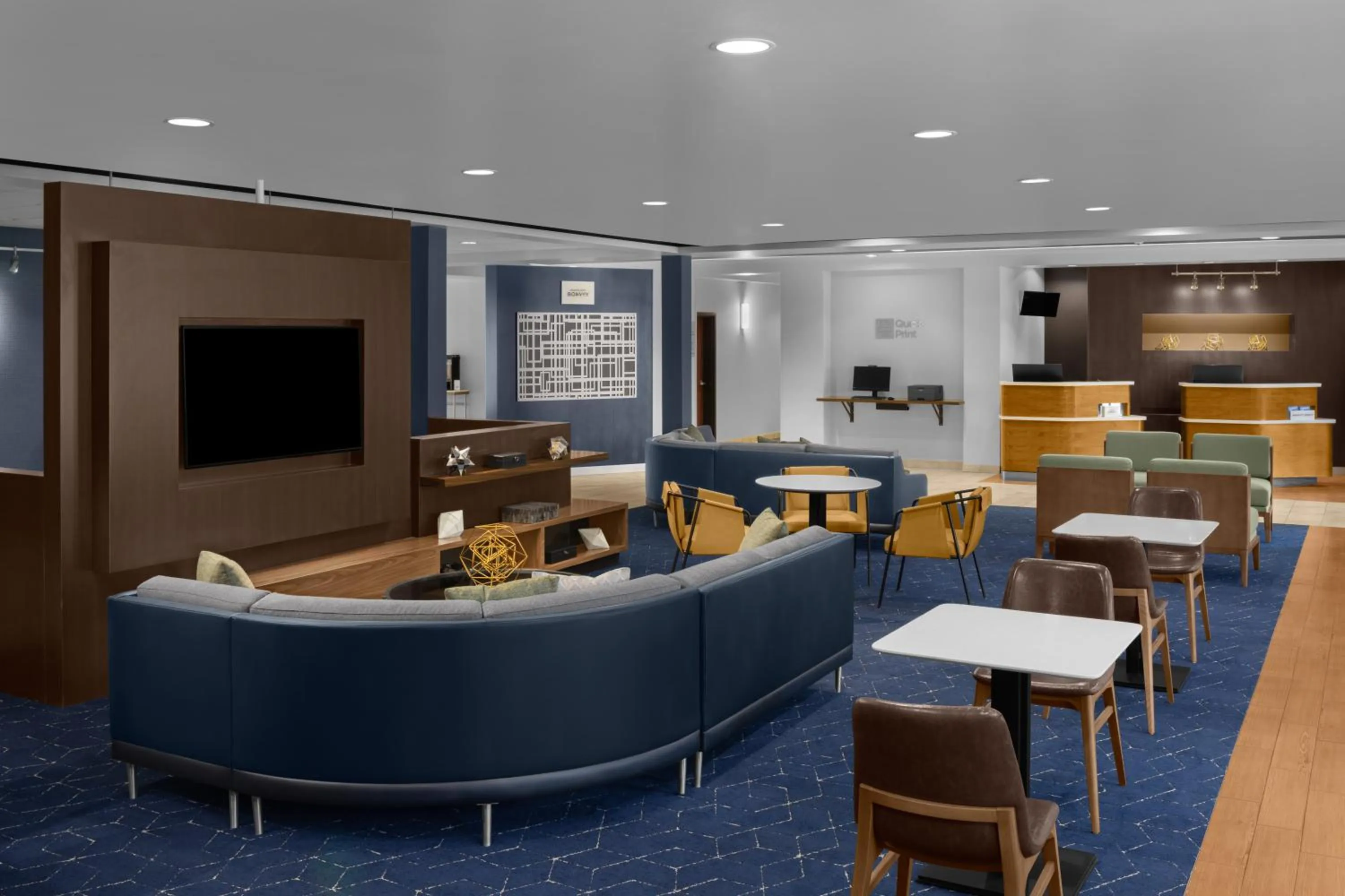 Communal lounge/ TV room in Courtyard by Marriott Salt Lake City Sandy