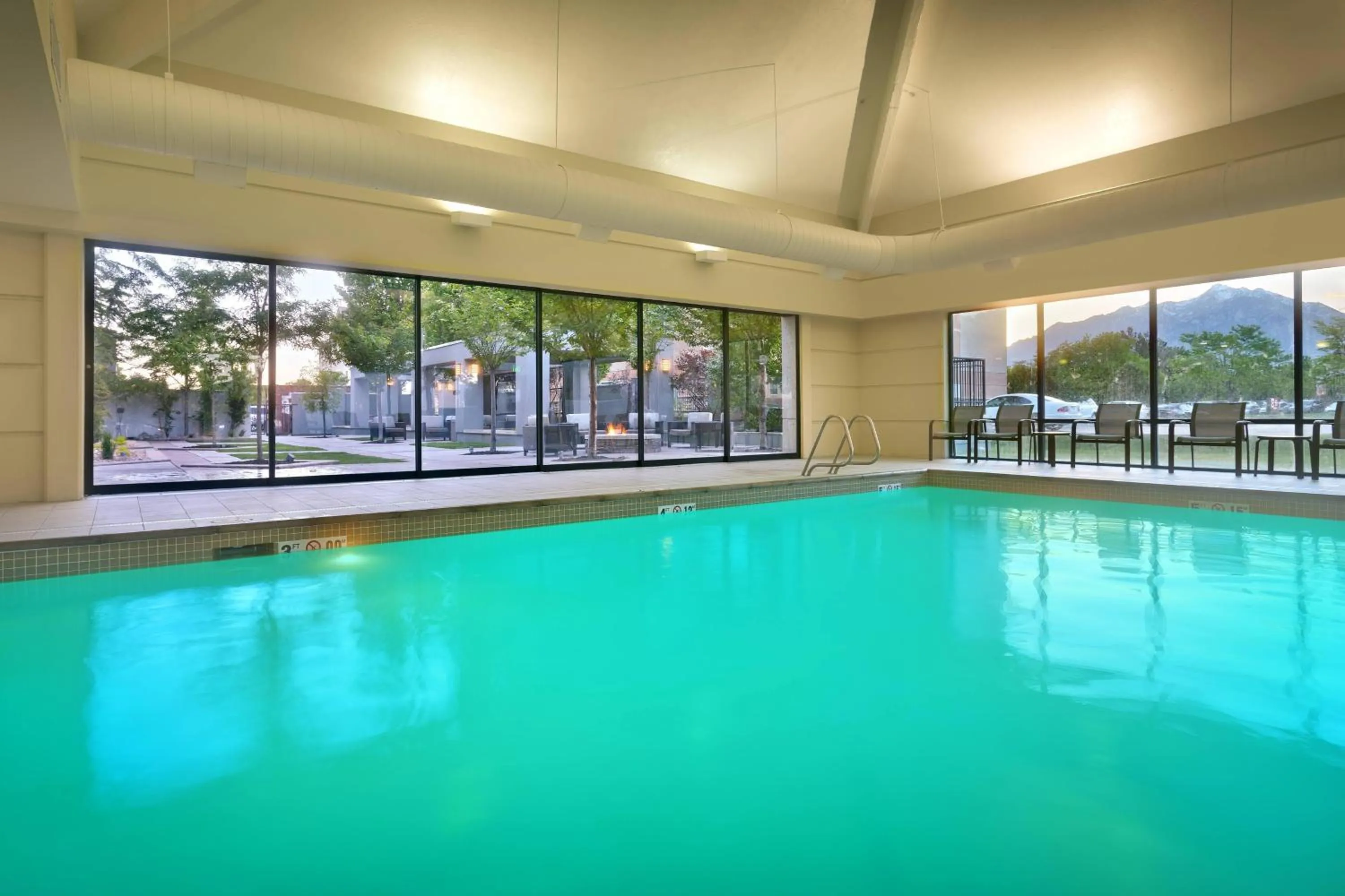Swimming pool in Courtyard by Marriott Salt Lake City Sandy