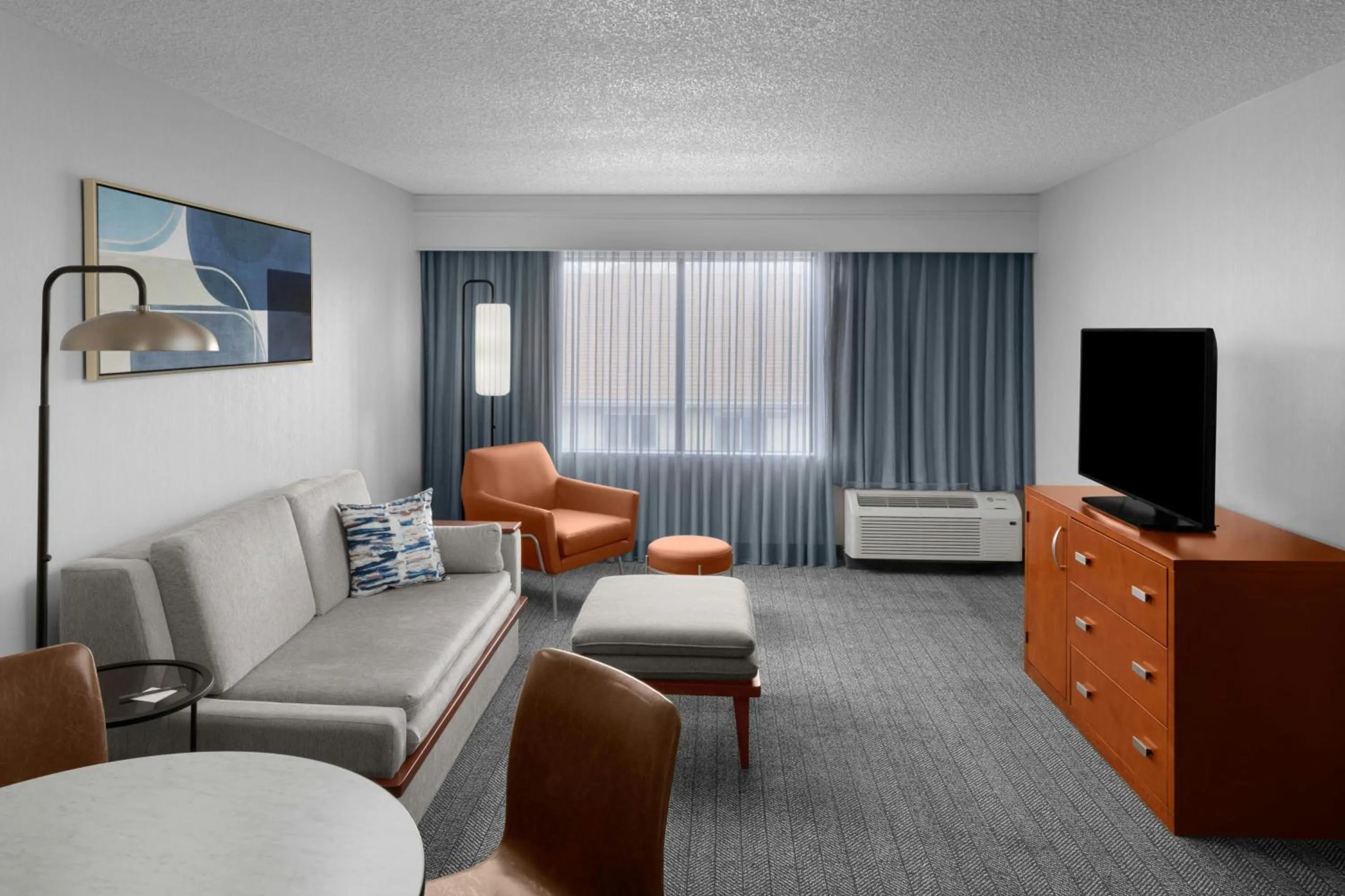 Photo of the whole room in Courtyard by Marriott Salt Lake City Sandy