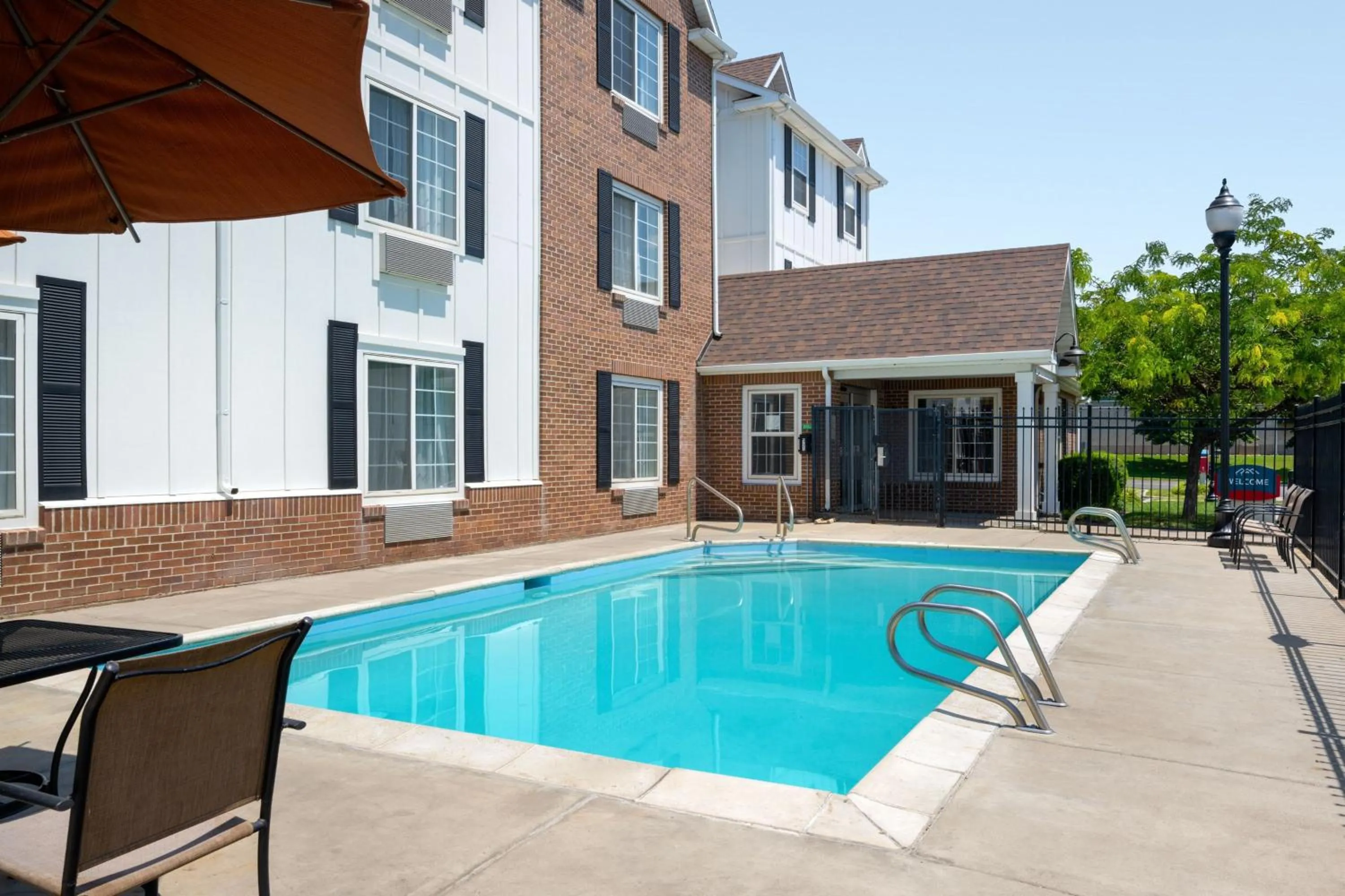 Swimming pool in TownePlace Suites Salt Lake City Layton