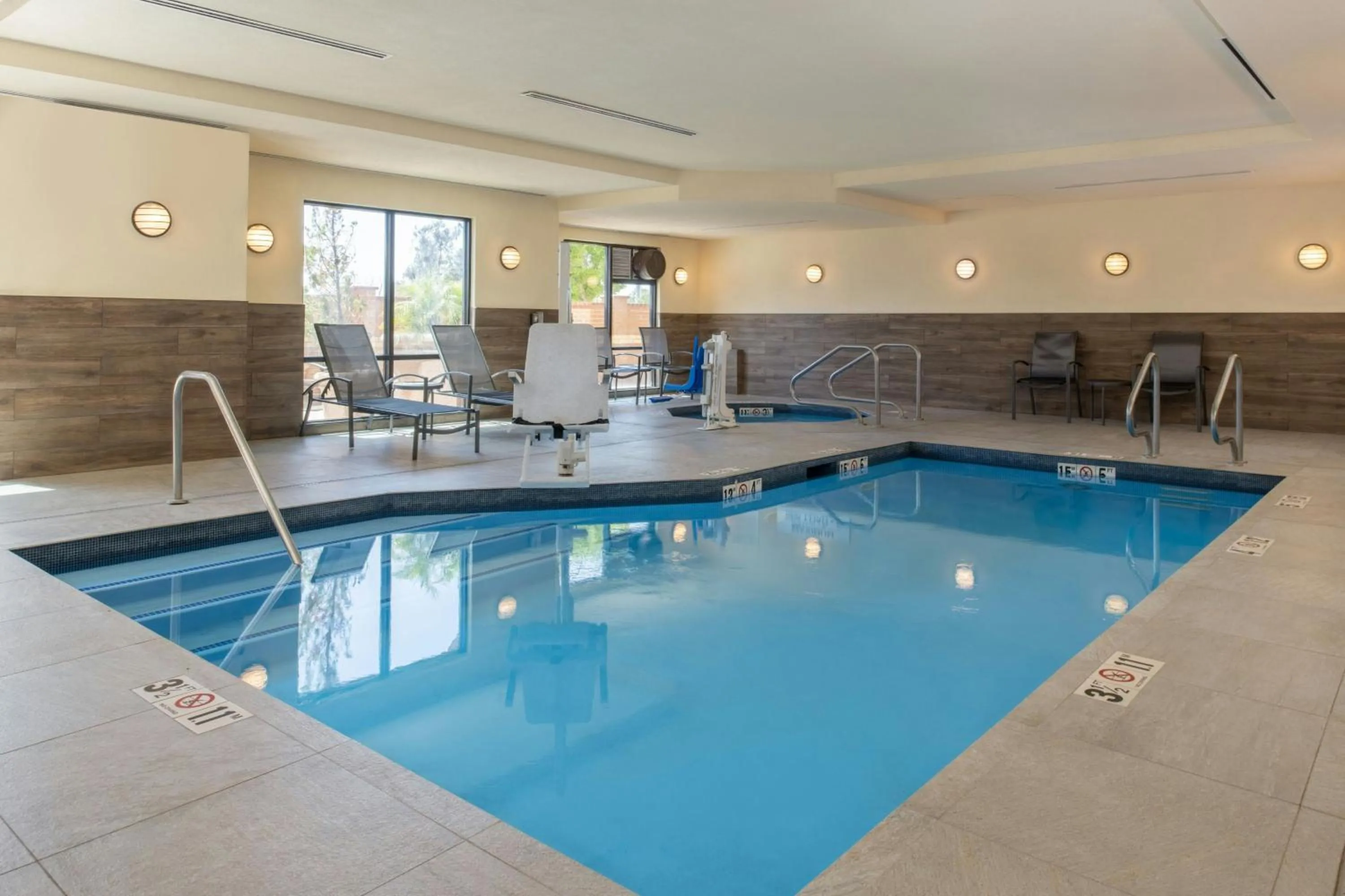 Swimming pool in Fairfield Inn & Suites Santa Maria