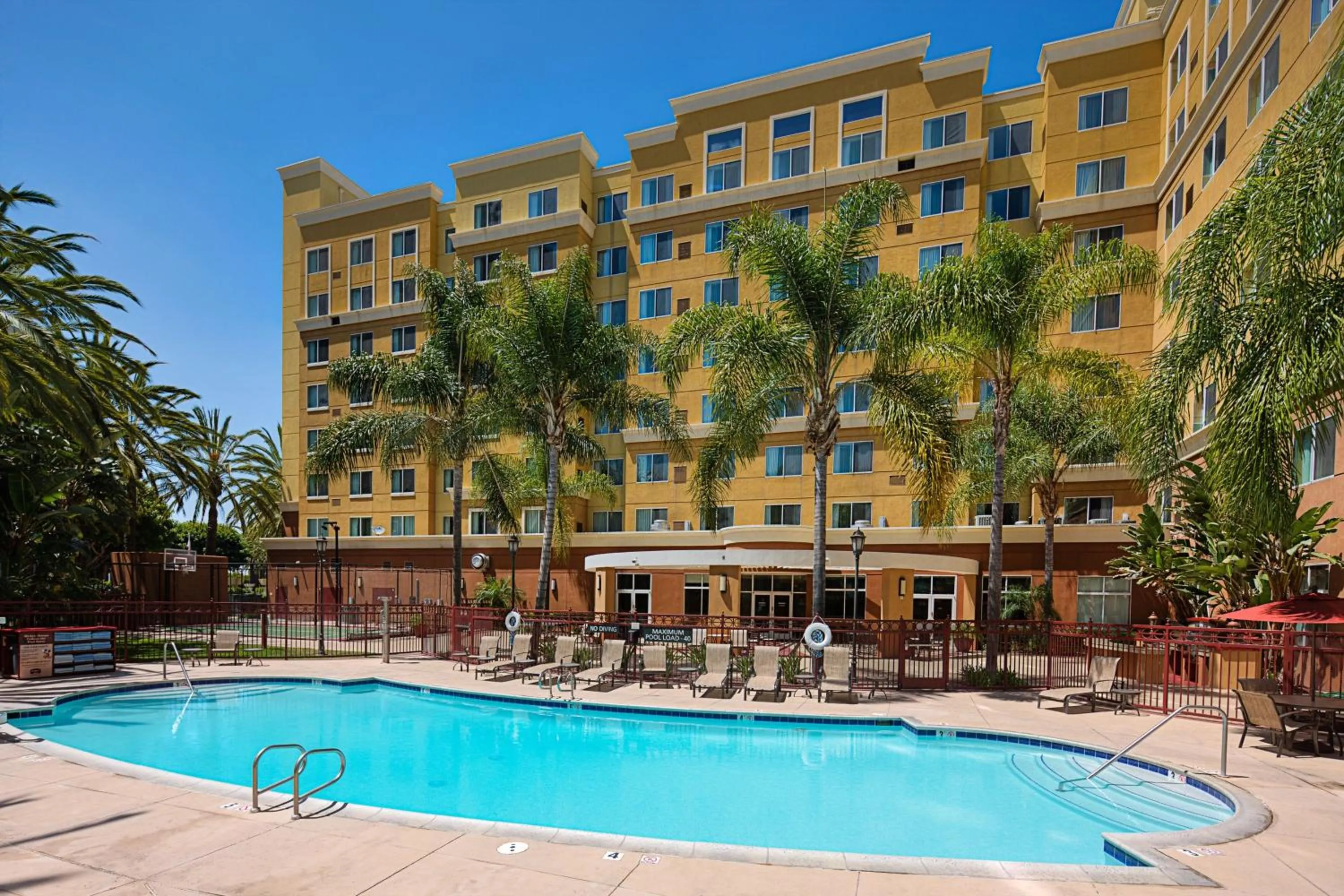 Swimming pool in Residence Inn by Marriott Anaheim Resort Area/Garden Grove