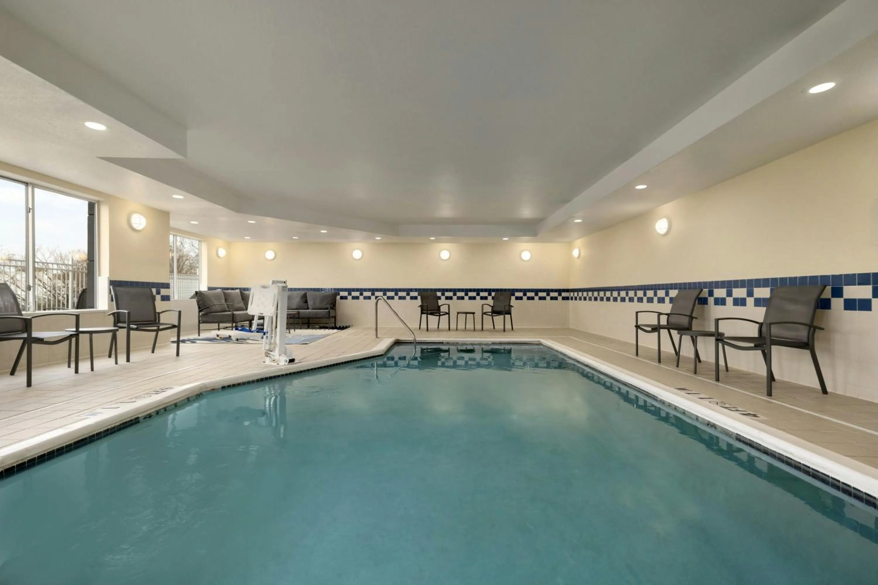 Swimming pool in Fairfield Inn & Suites by Marriott Springdale