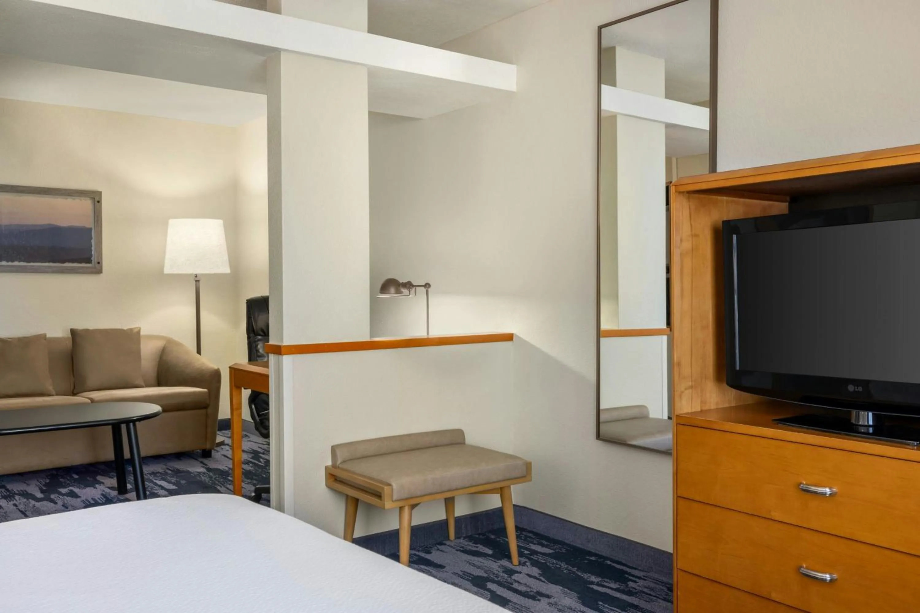 Photo of the whole room, Bed in Fairfield Inn & Suites by Marriott Springdale