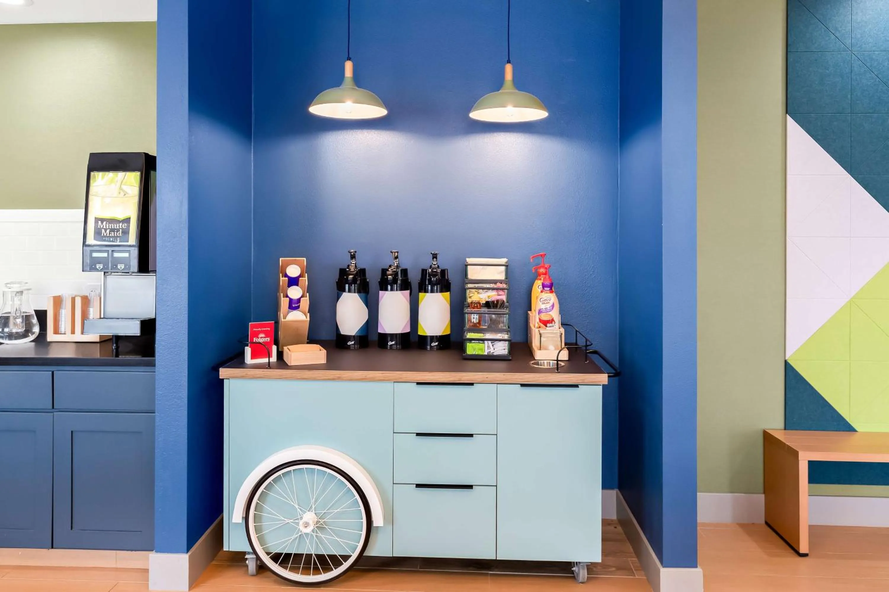 Dining area in Spark by Hilton Springfield Southwest