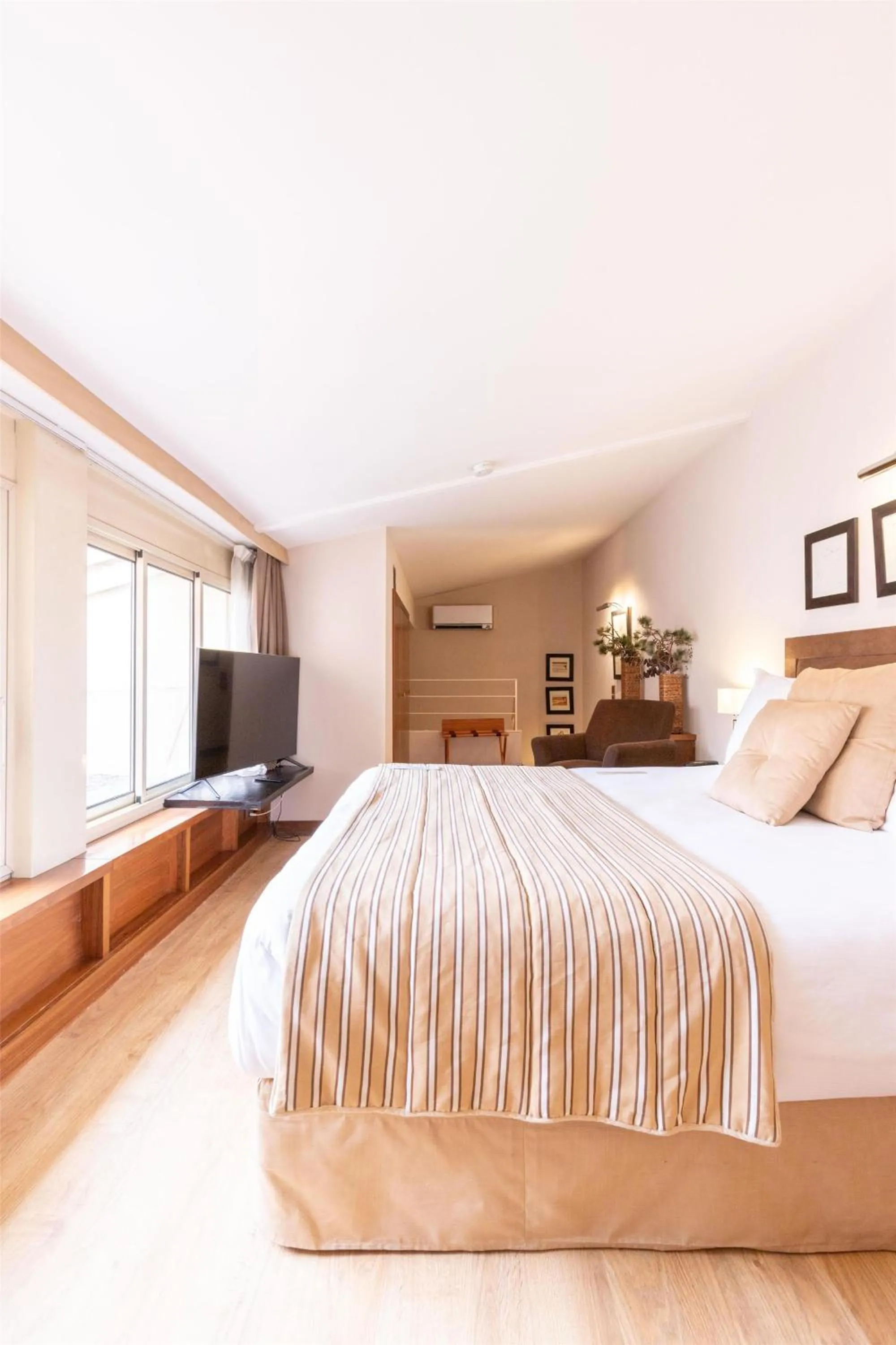 Bedroom, Bed in Grand Hotel de l'Opera - BW Premier Collection