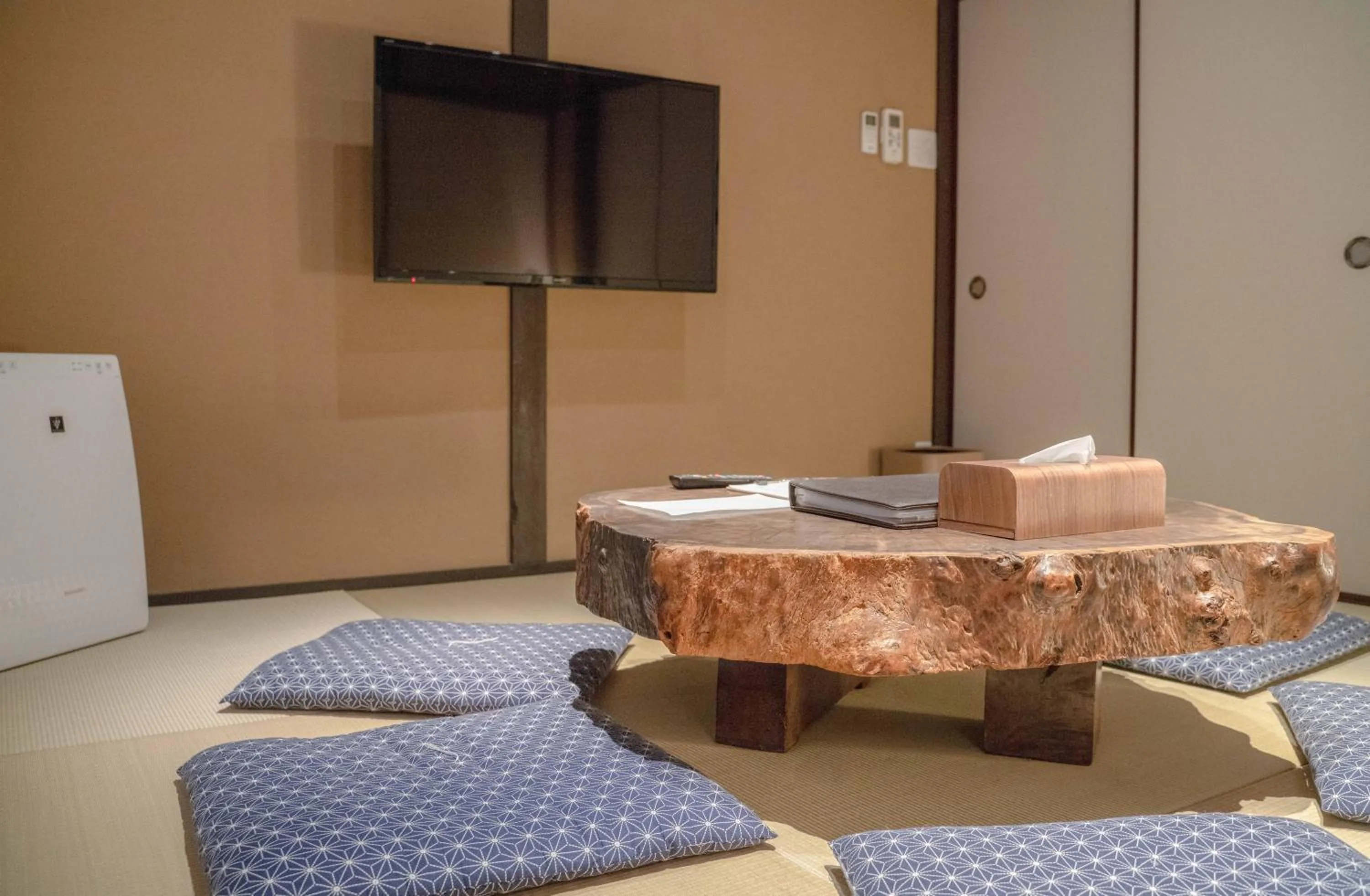 TV and multimedia in Reikaku Kiyomizu Gojo