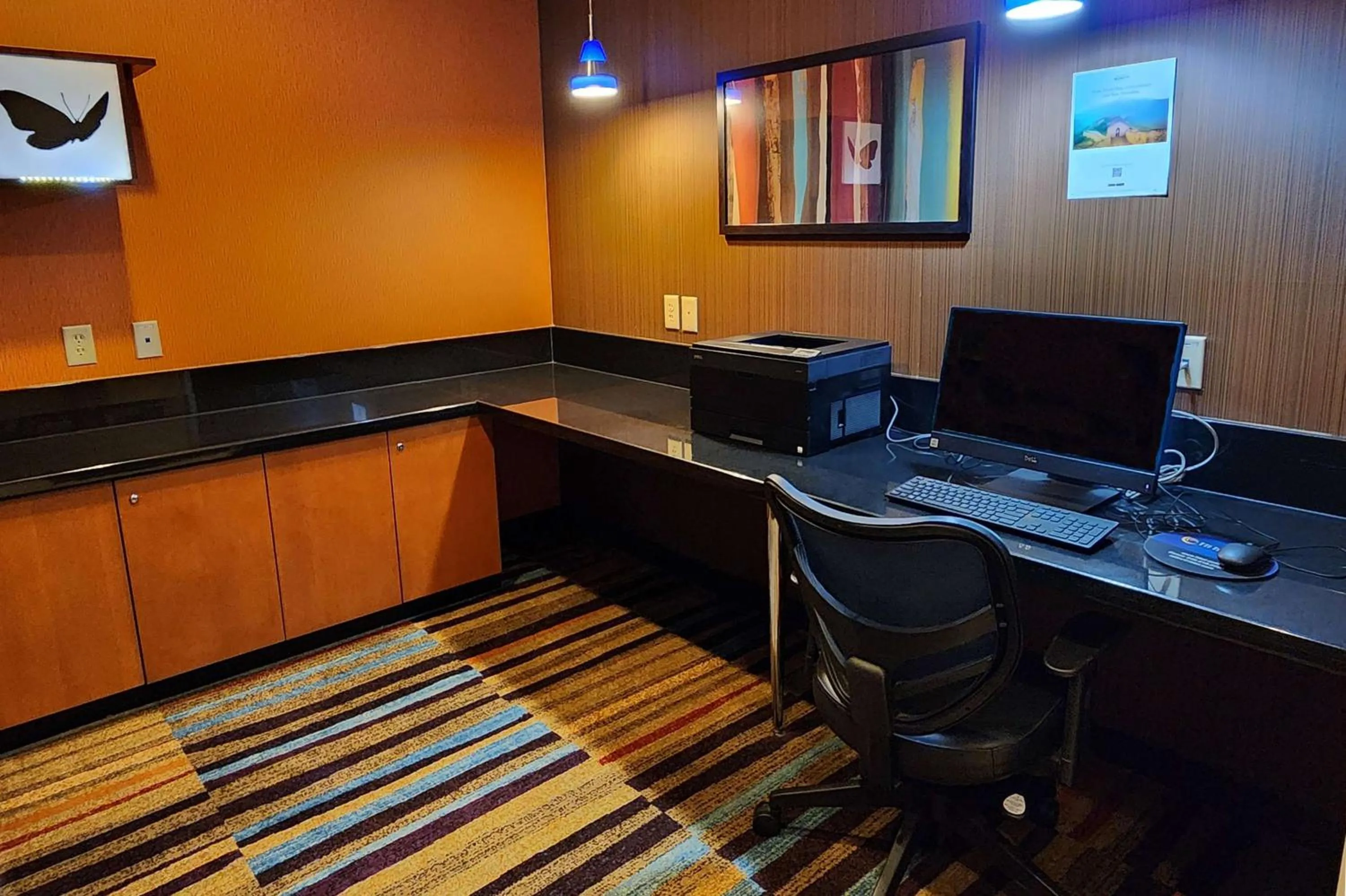 Business facilities in AmericInn by Wyndham St Cloud MN Shopping Area