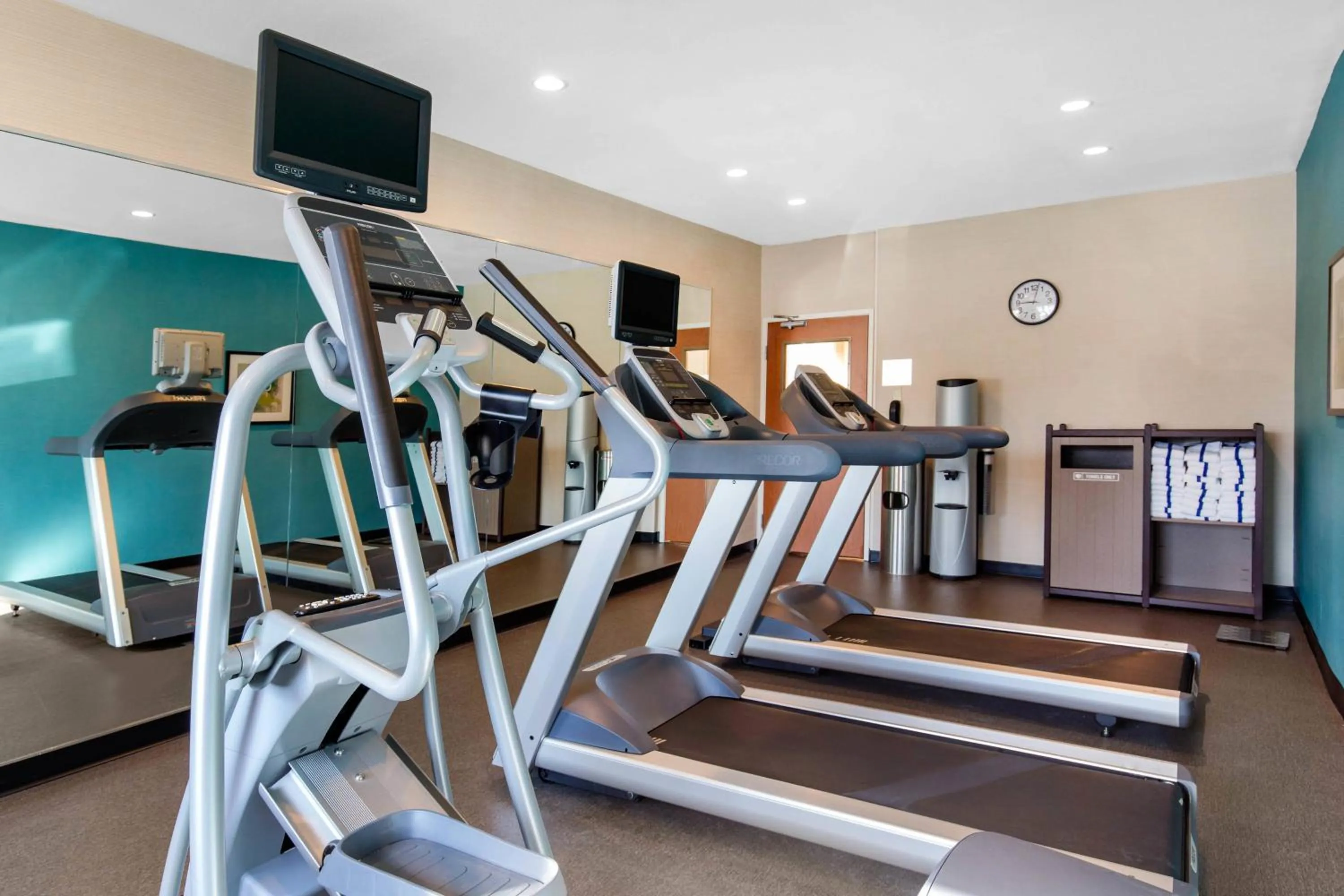 Fitness centre/facilities in AmericInn by Wyndham St Cloud MN Shopping Area