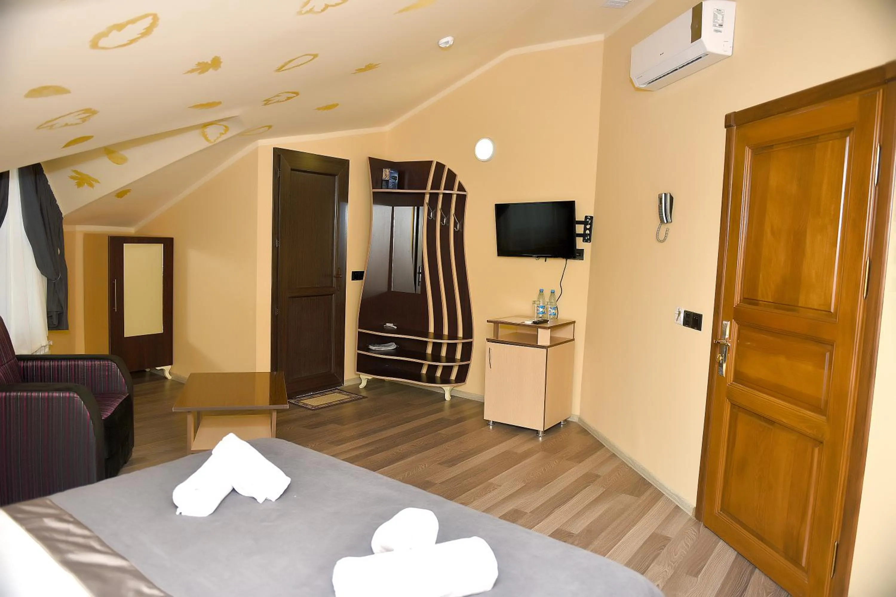 Bed in Yaffle Inn Shaki Boutique Hotel