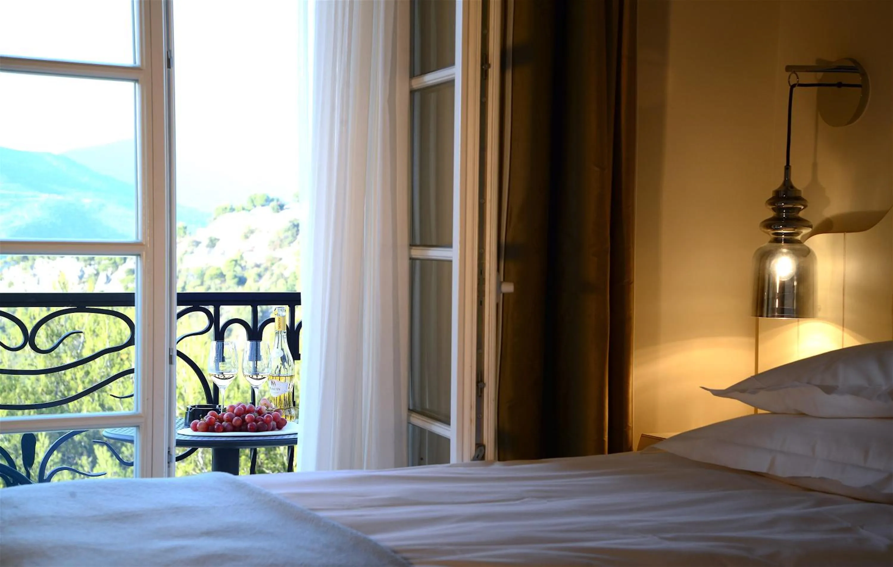 Bedroom, Bed in Hôtel Eze Hermitage