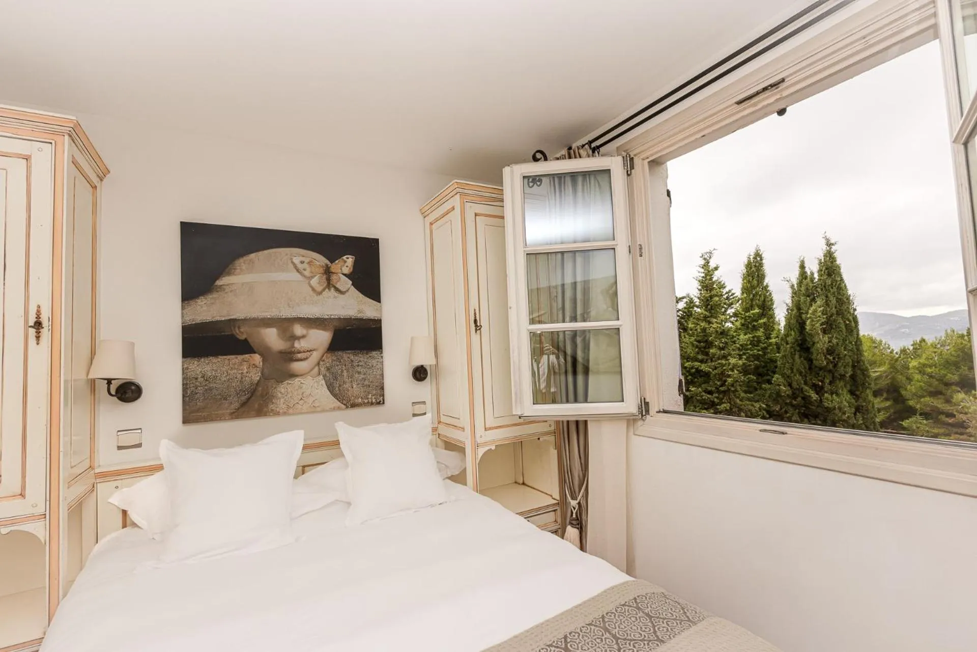 Bedroom, Bed in Hôtel Eze Hermitage