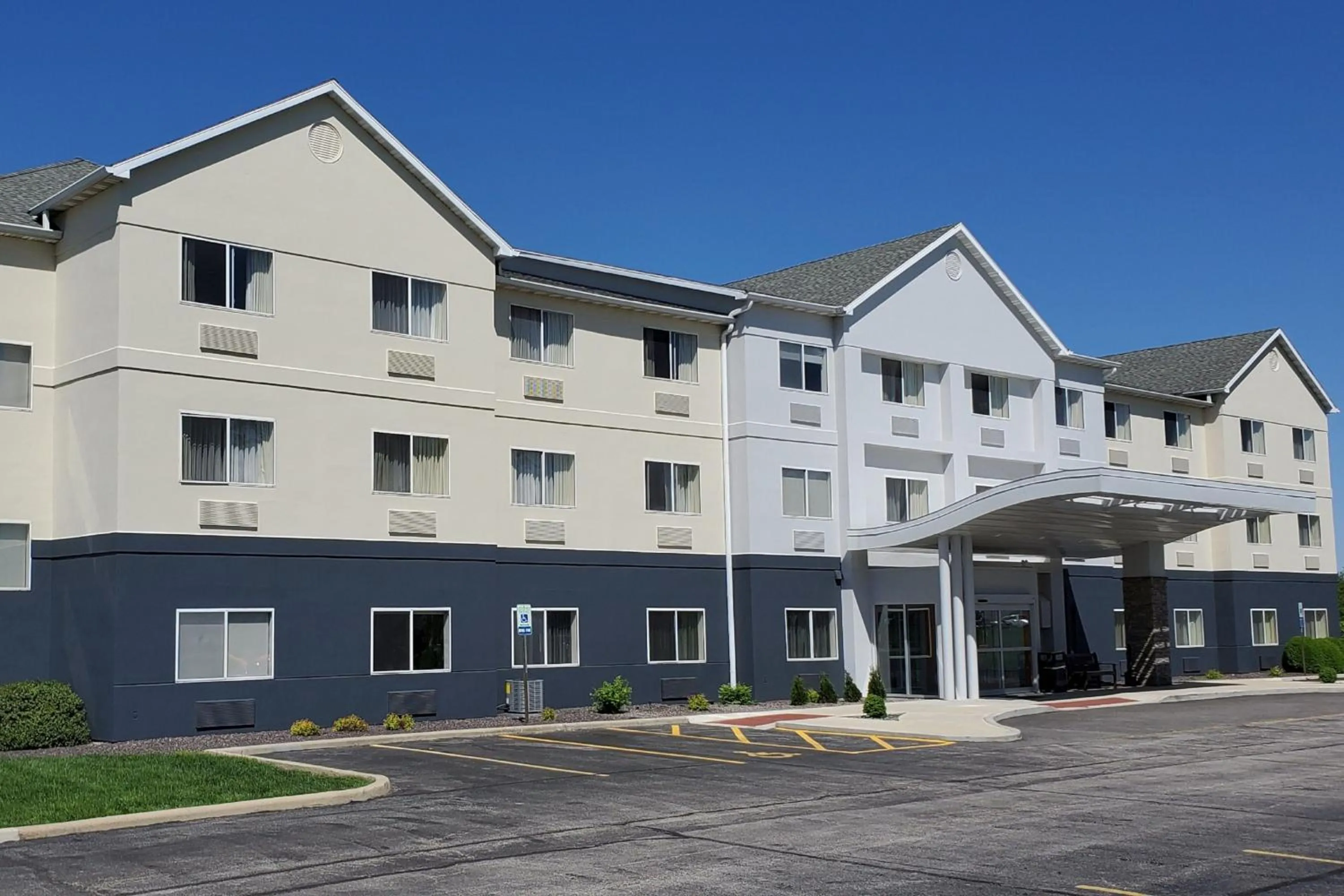 Property building in Fairfield Inn Saint Louis Collinsville