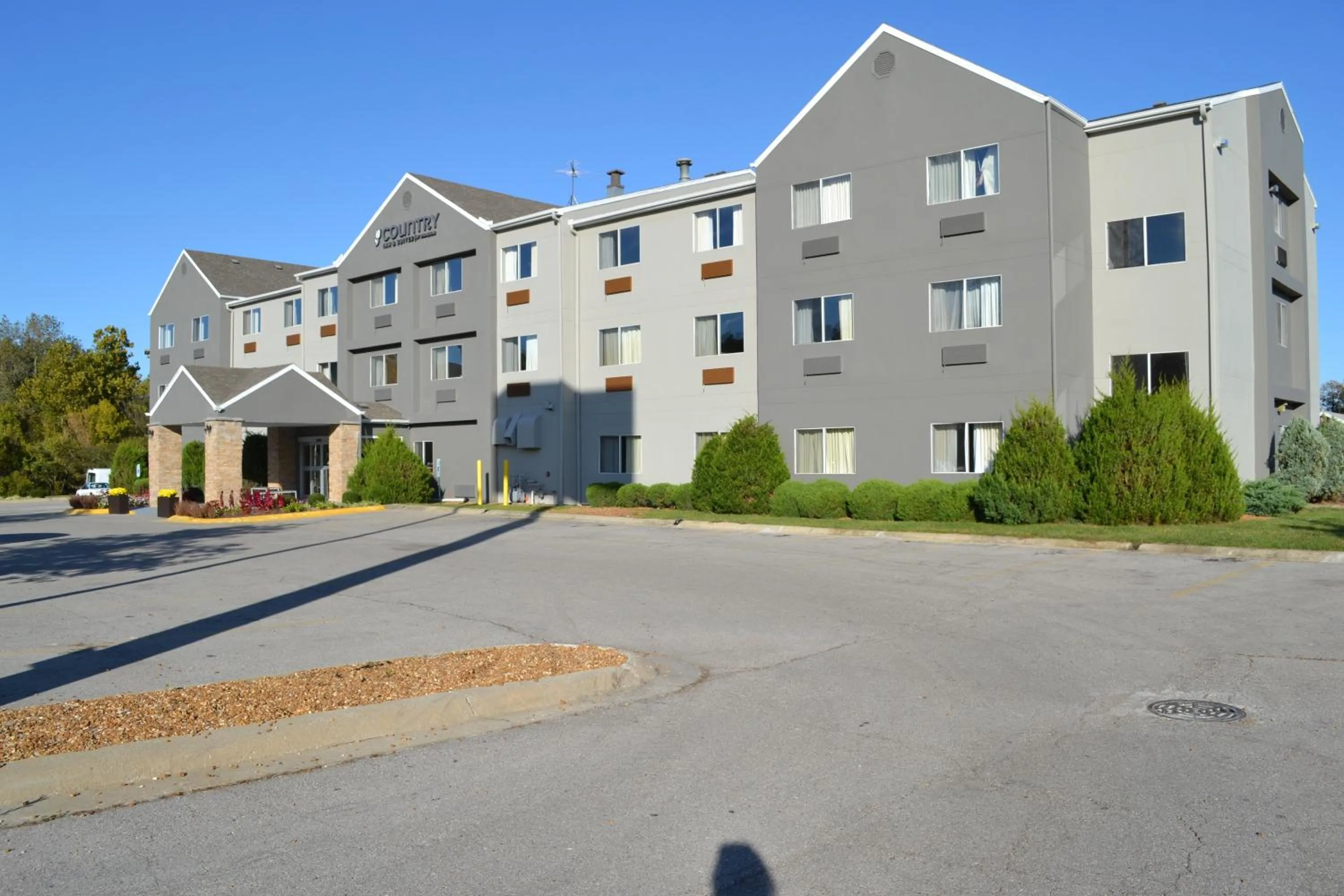 Property building in Country Inn & Suites by Radisson, Fairview Heights, IL