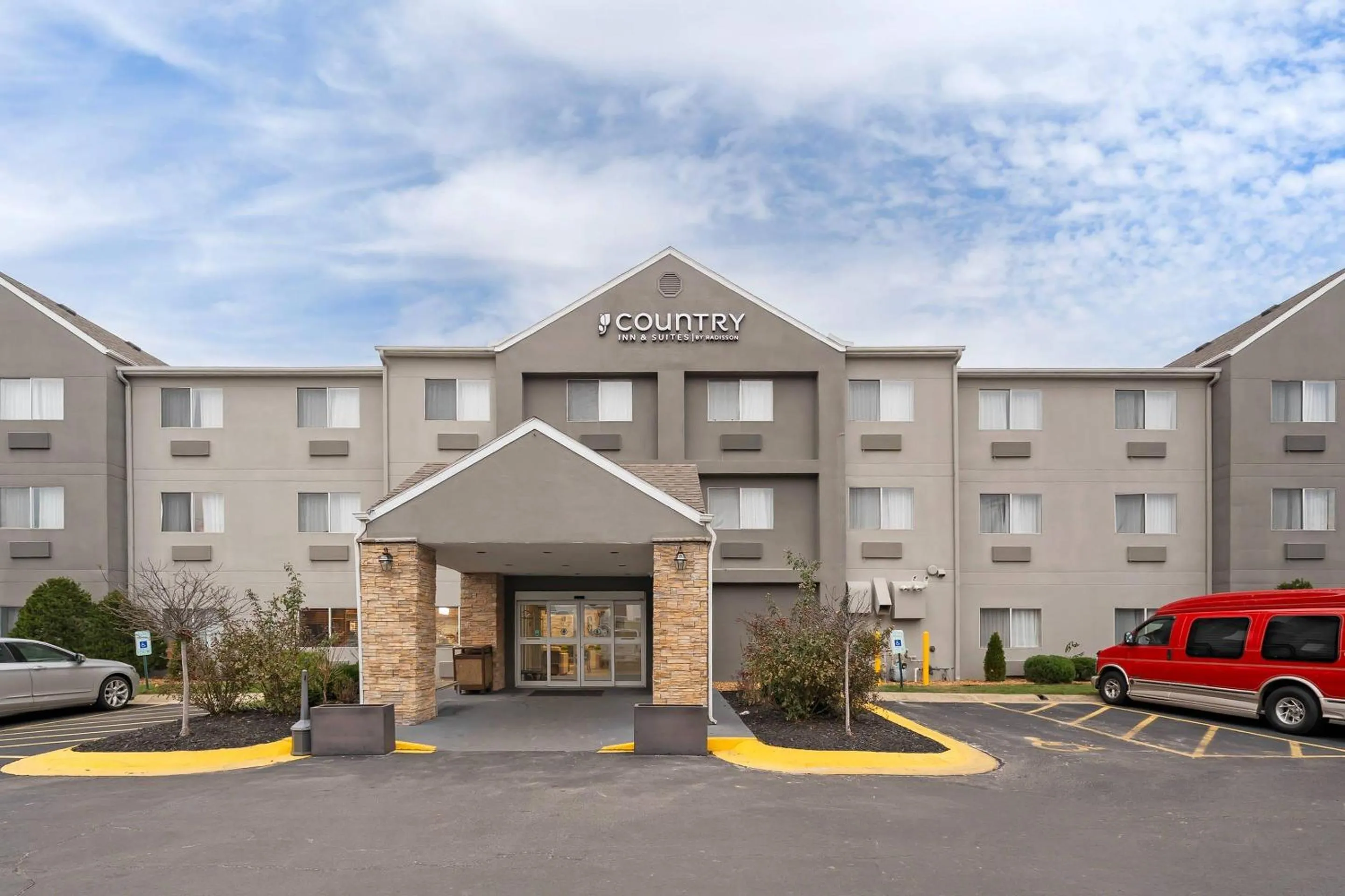 Property building in Country Inn & Suites by Radisson, Fairview Heights, IL