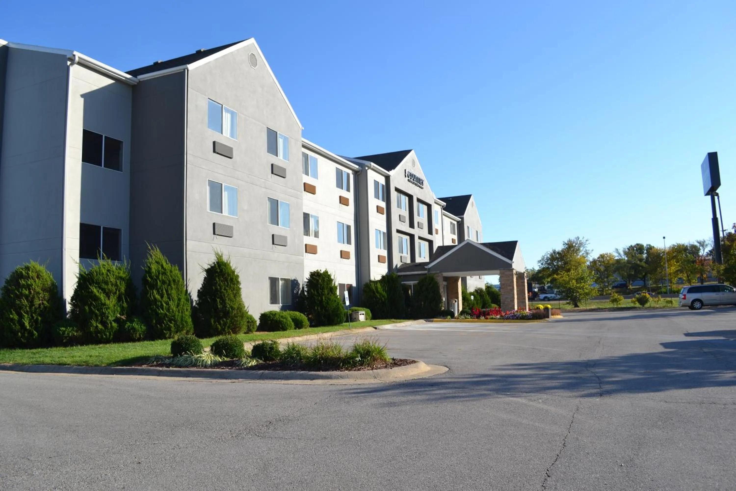 Property building in Country Inn & Suites by Radisson, Fairview Heights, IL