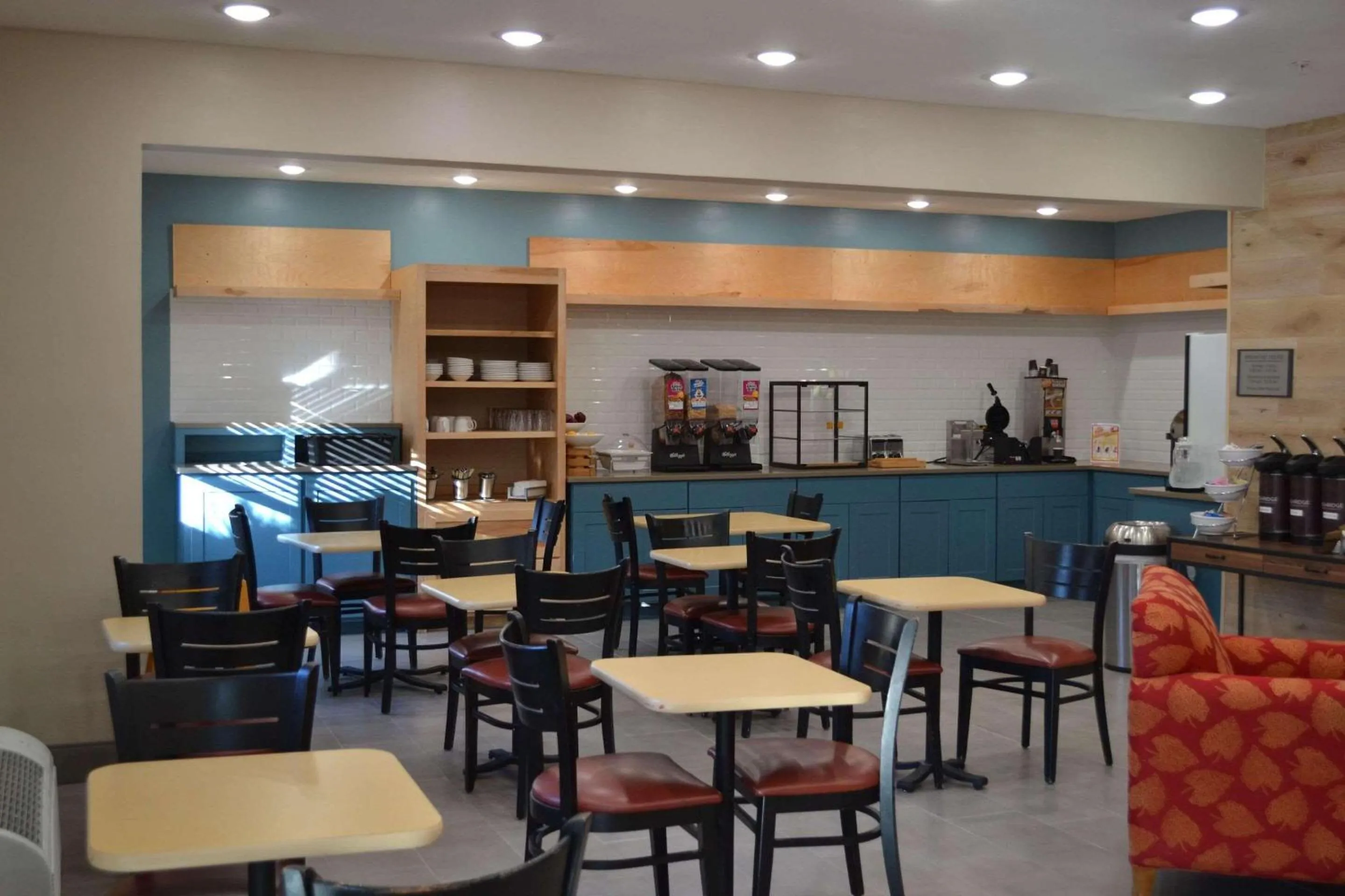 Breakfast in Country Inn & Suites by Radisson, Fairview Heights, IL