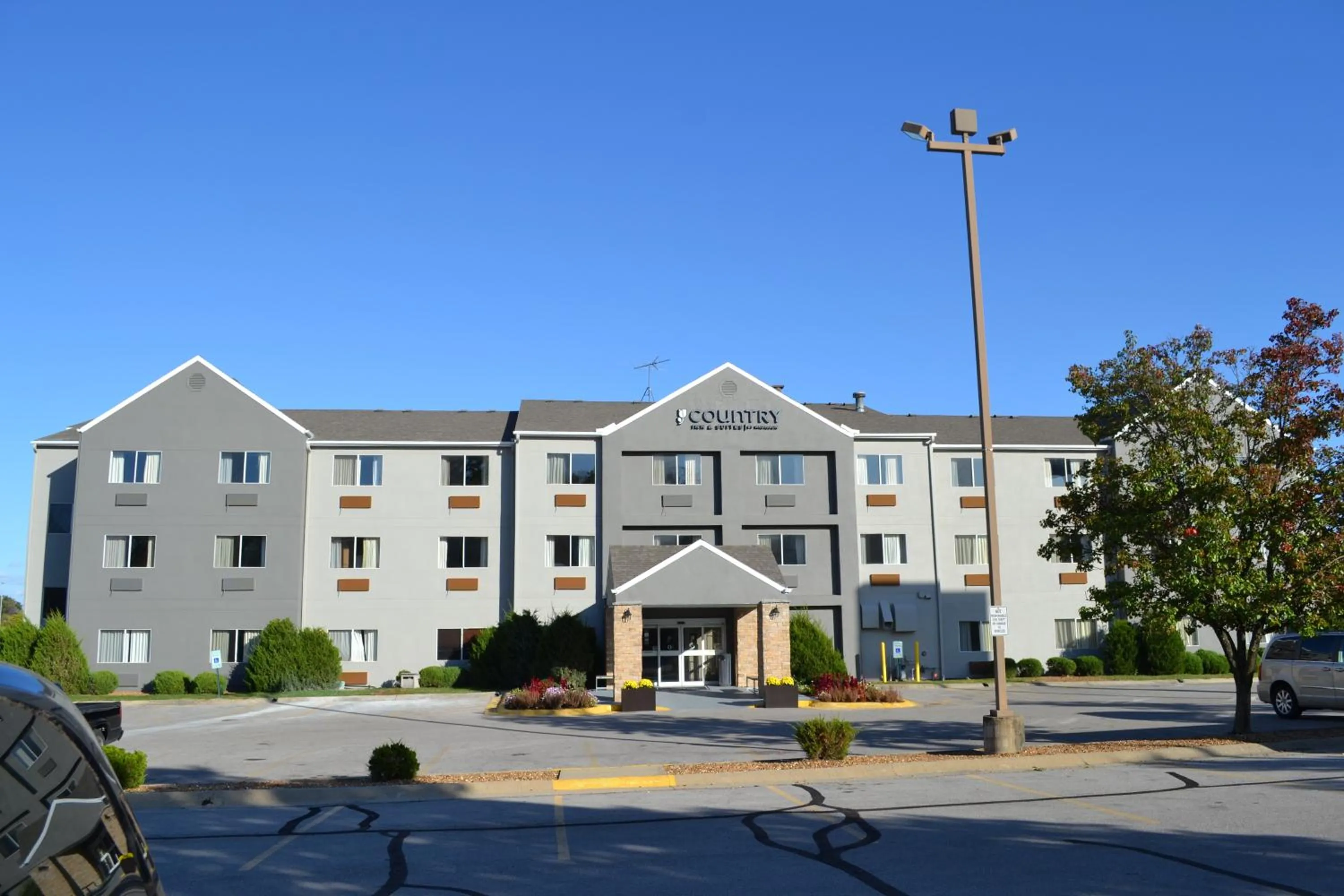 Property building in Country Inn & Suites by Radisson, Fairview Heights, IL