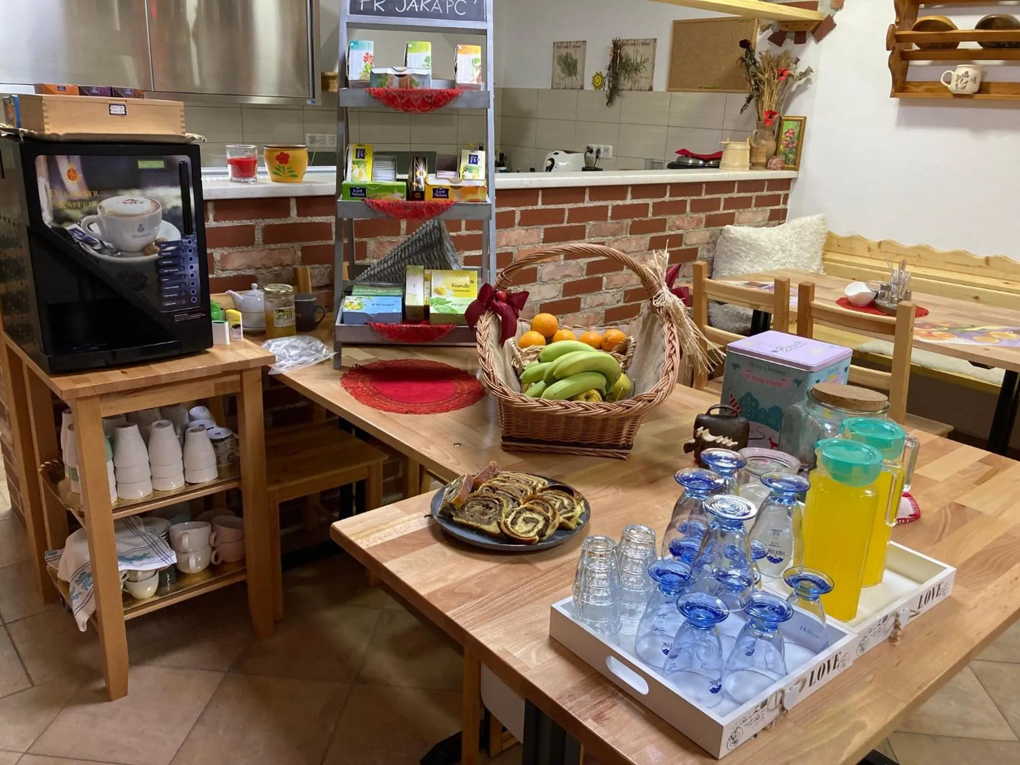 Breakfast in Aparthotel Pr' Jakapč'