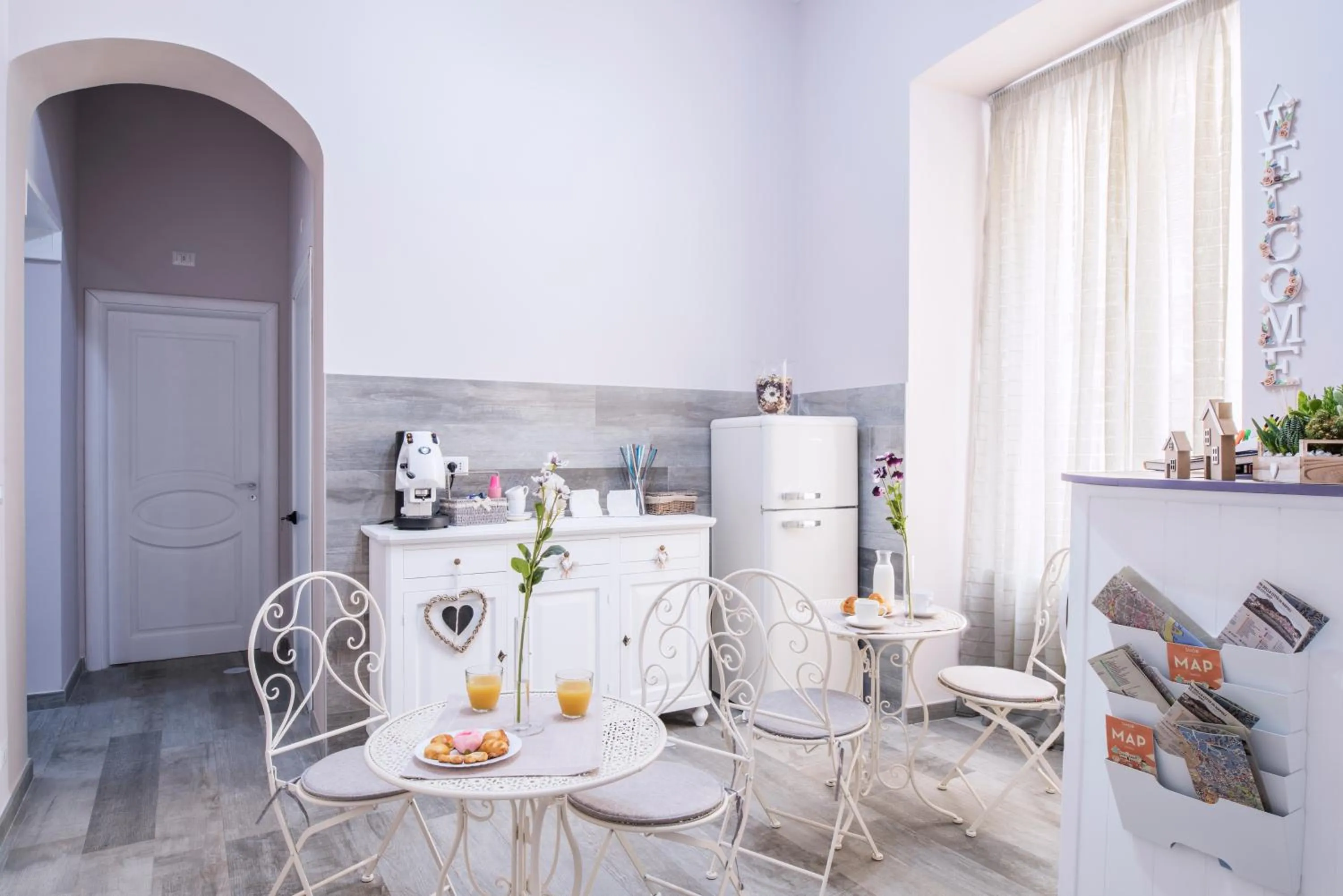 Communal lounge/ TV room in Dimora Partenopea