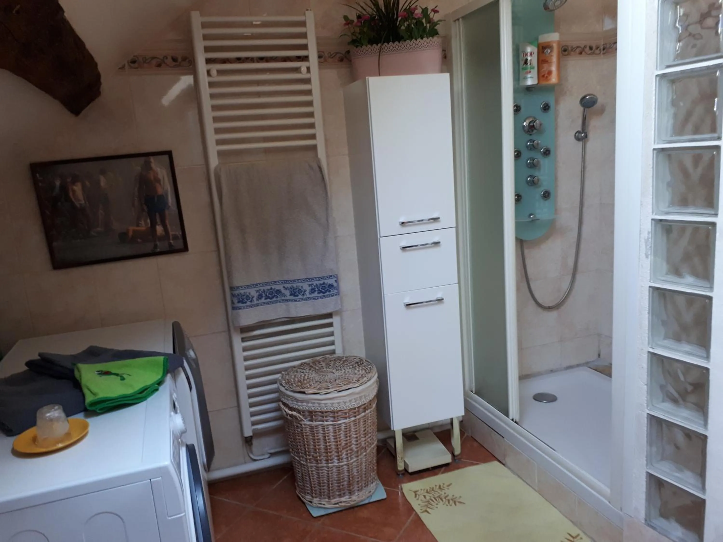 Shower in La CRAPOUNETTE