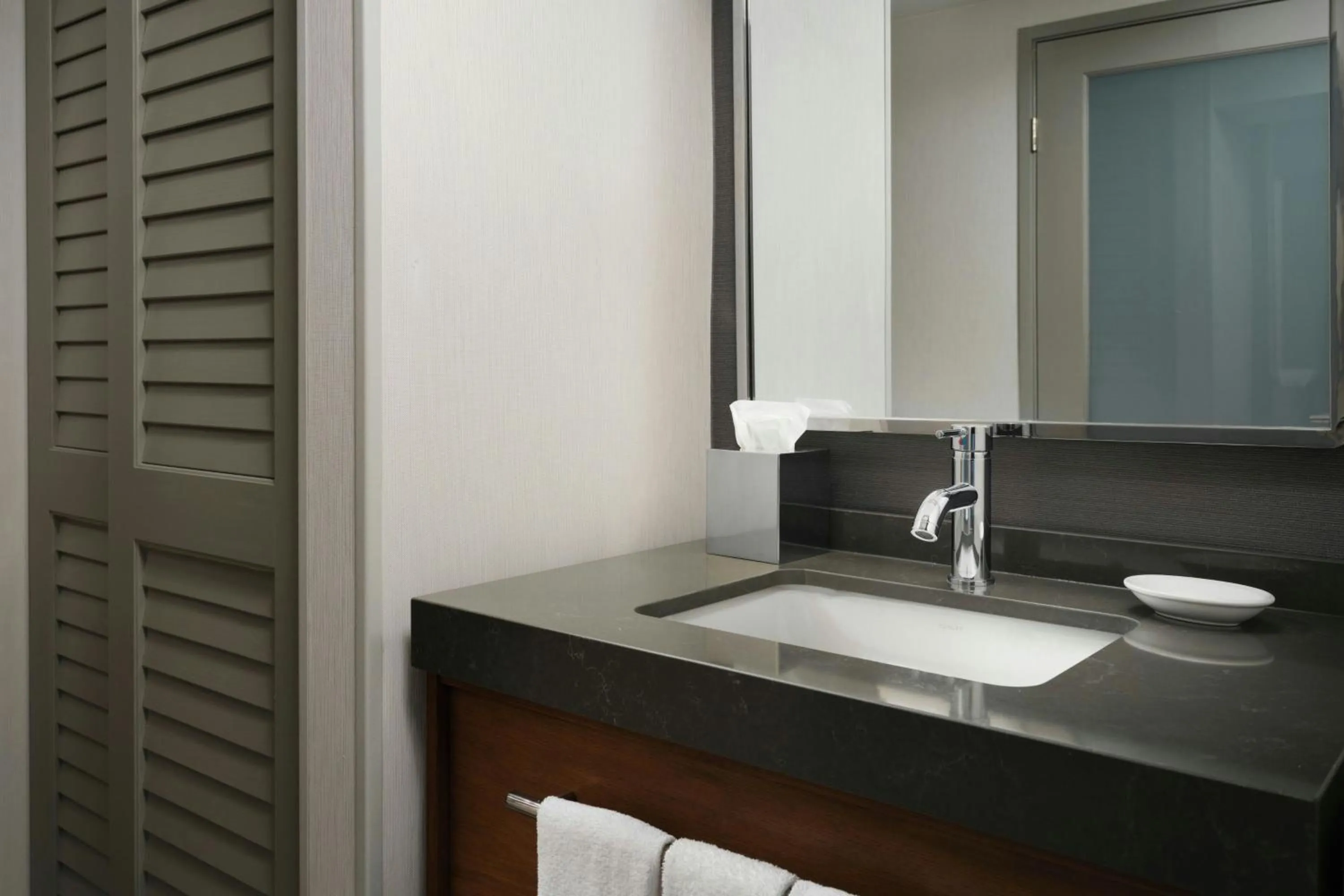 Bathroom in Courtyard by Marriott Santa Rosa