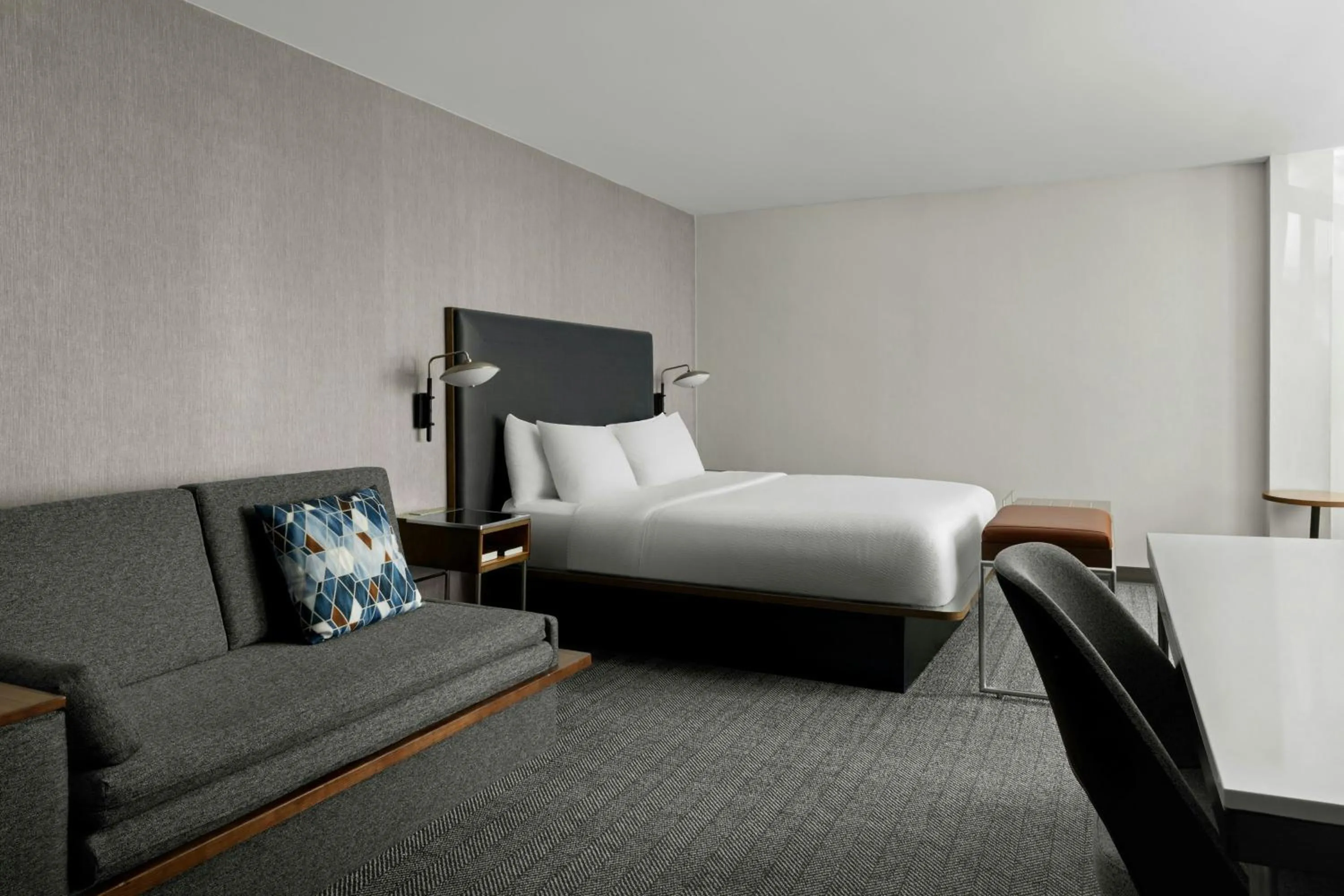 Photo of the whole room, Bed in Courtyard by Marriott Santa Rosa