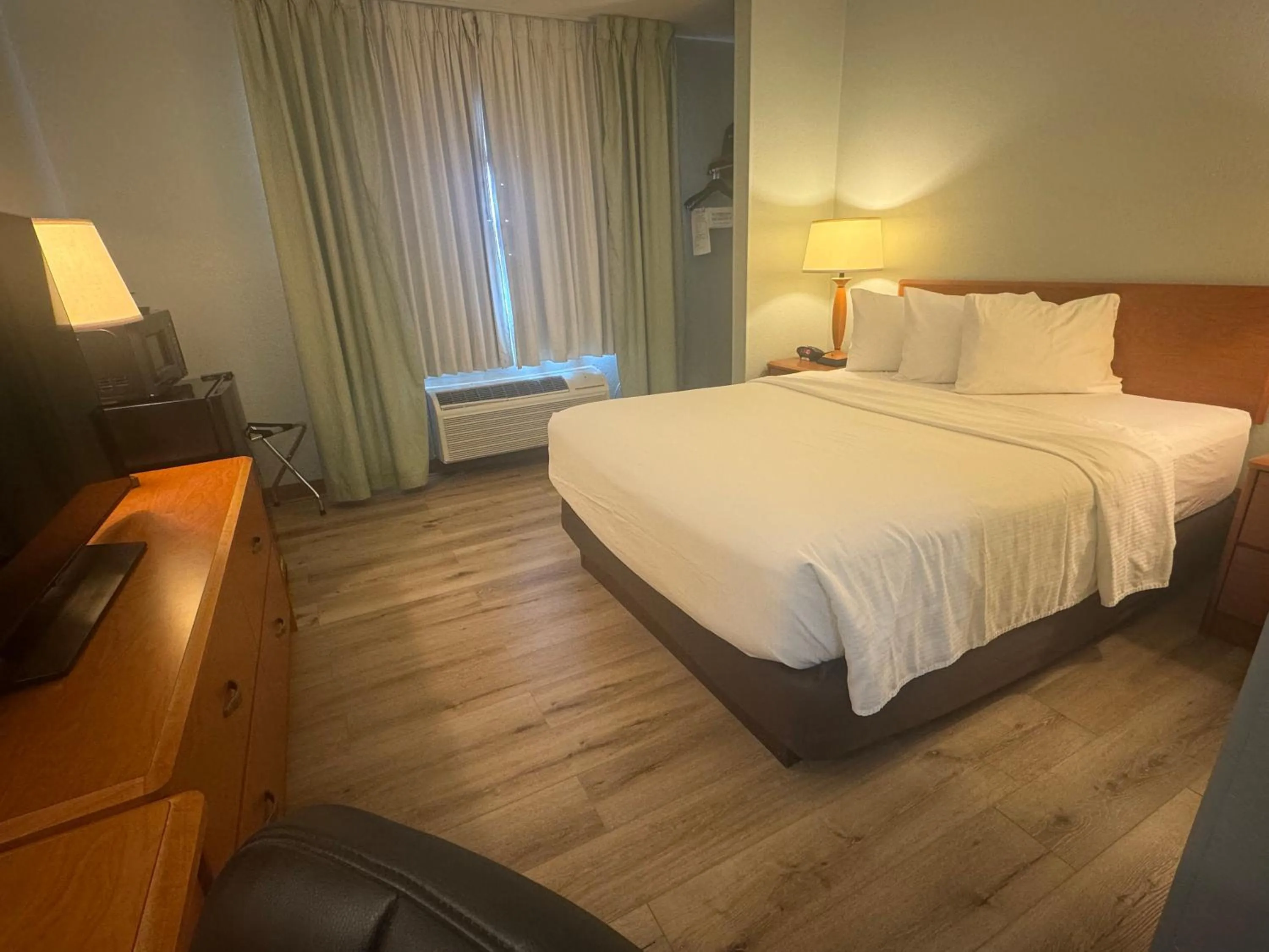 Bedroom, Bed in Wingate by Wyndham Sioux City