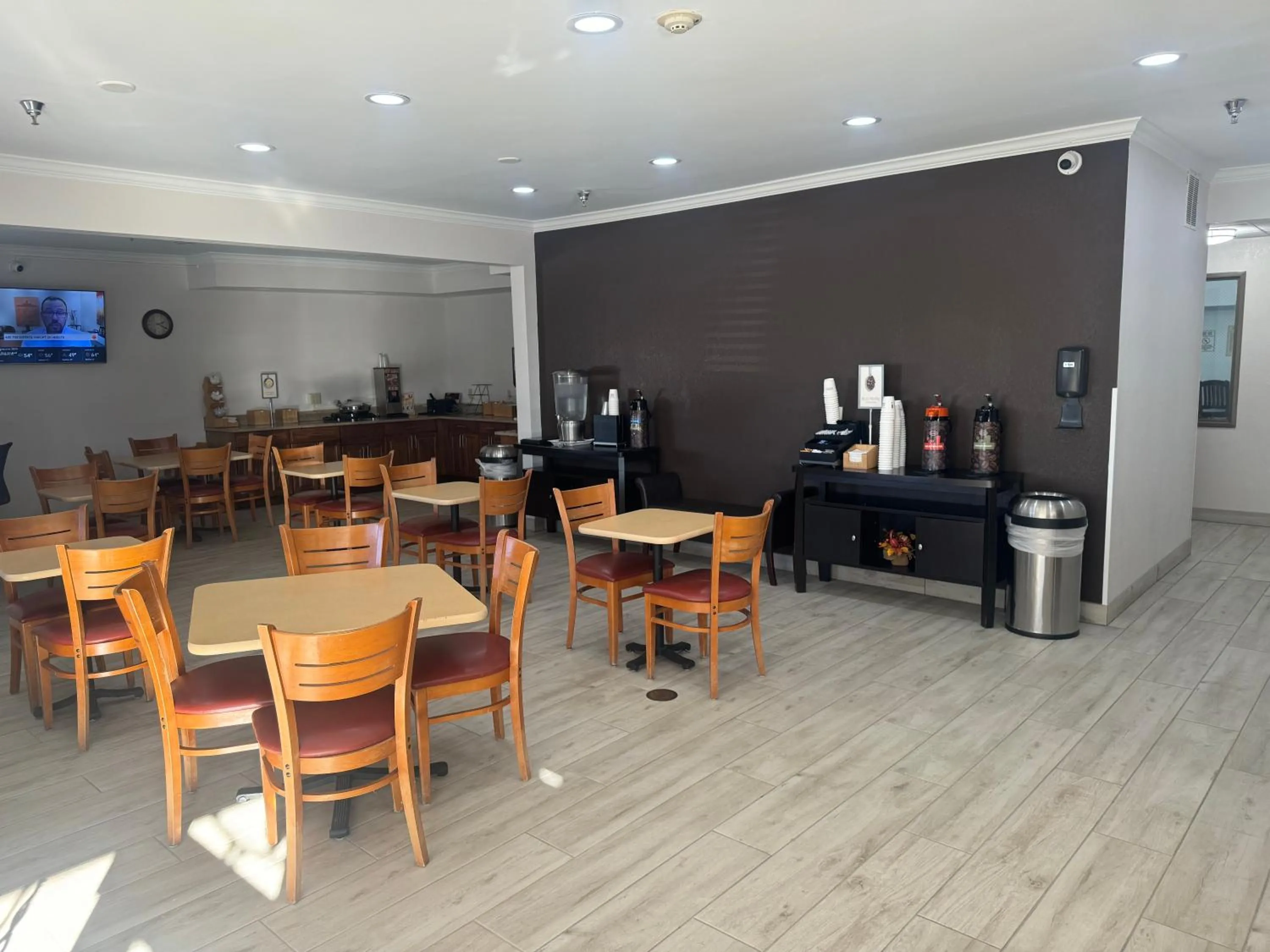 Coffee/tea facilities in Wingate by Wyndham Sioux City