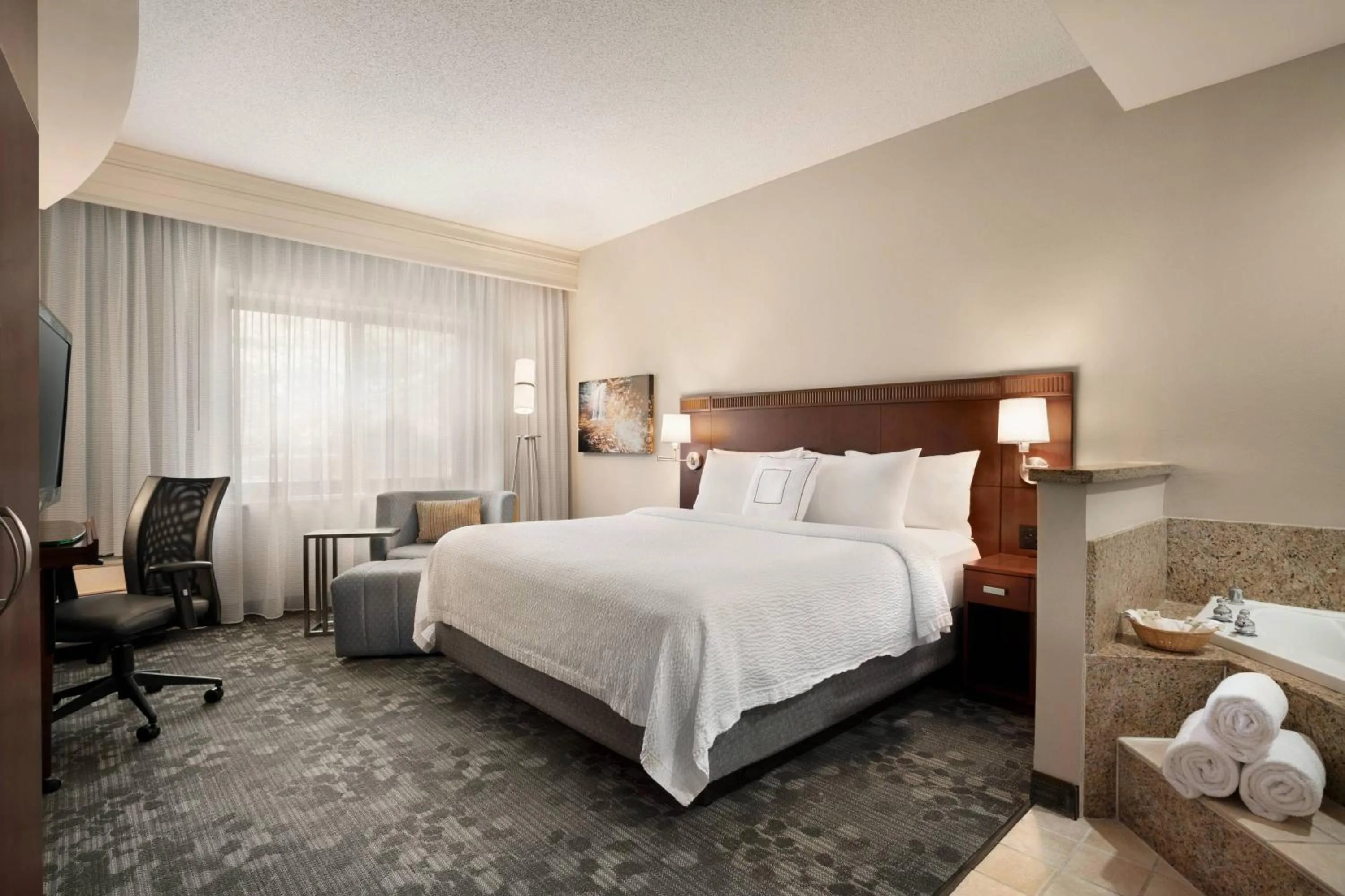 Swimming pool, Bed in Courtyard by Marriott Middletown Goshen