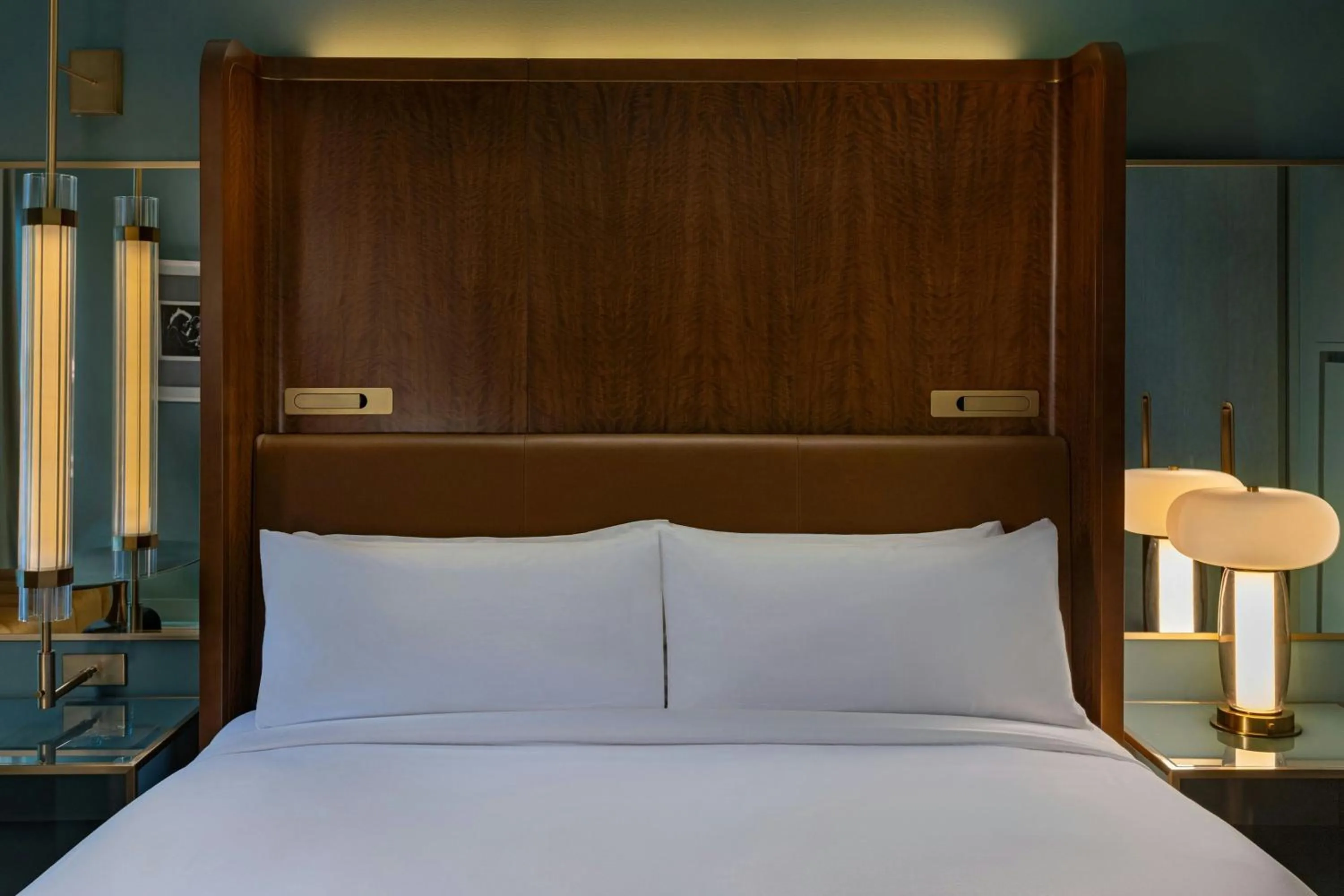 Photo of the whole room, Bed in W Austin