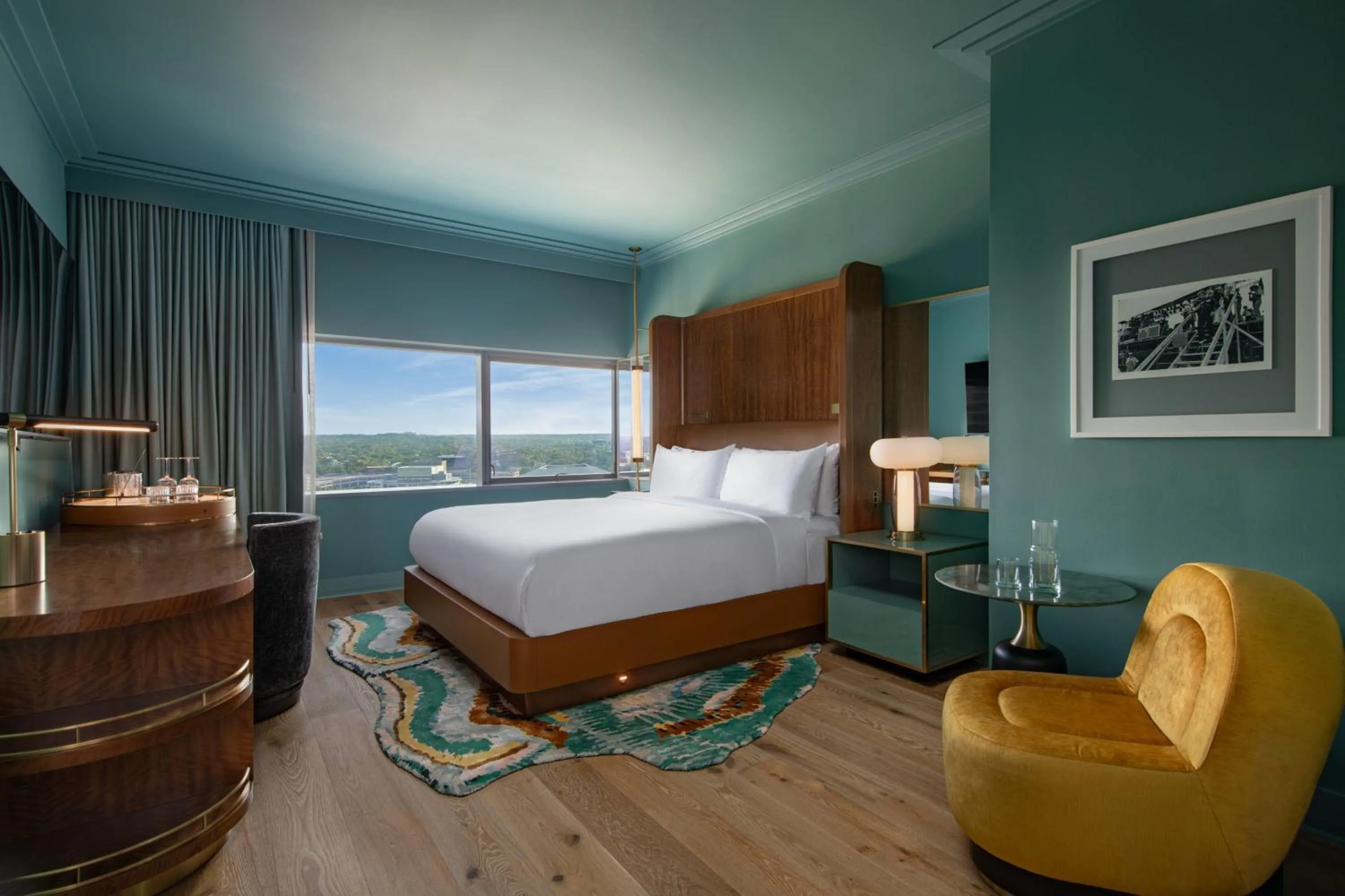 Photo of the whole room, Bed in W Austin