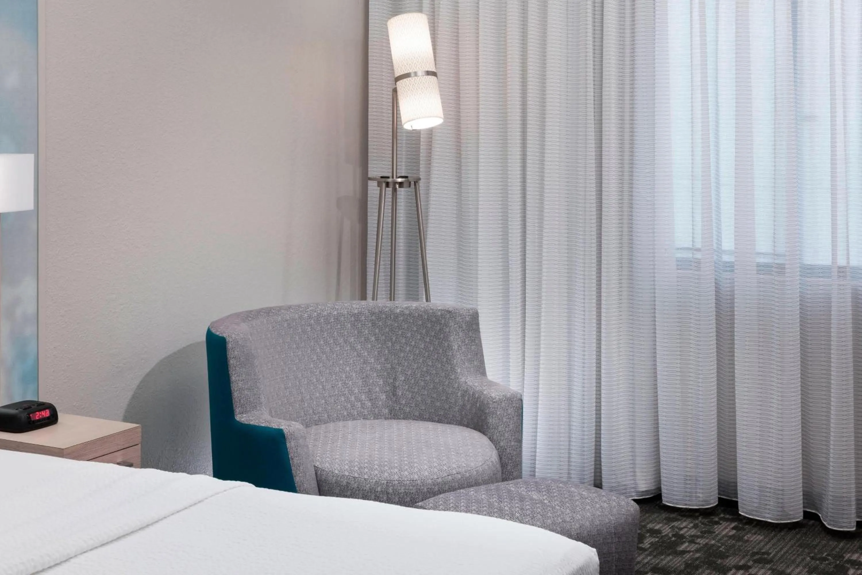 Photo of the whole room, Bed in Courtyard Tuscaloosa