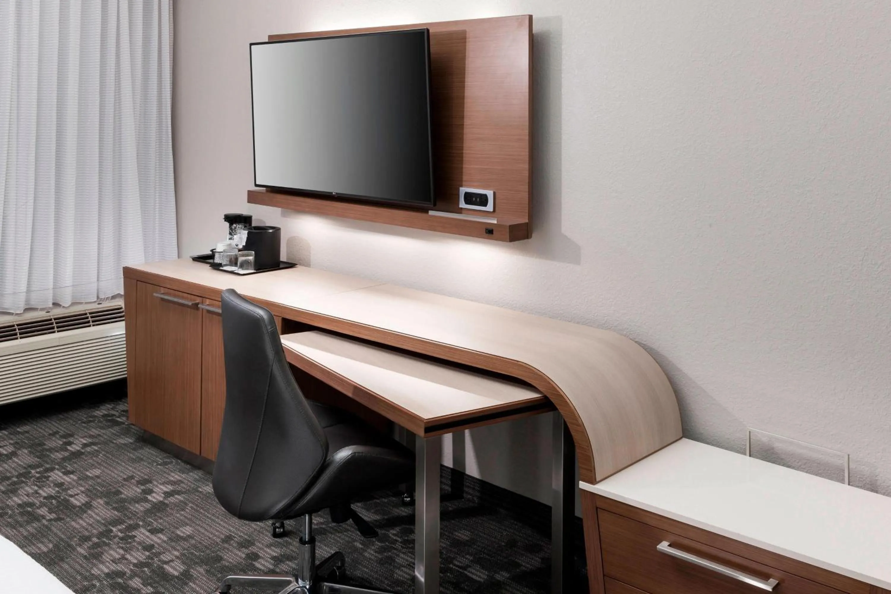 Photo of the whole room in Courtyard Tuscaloosa