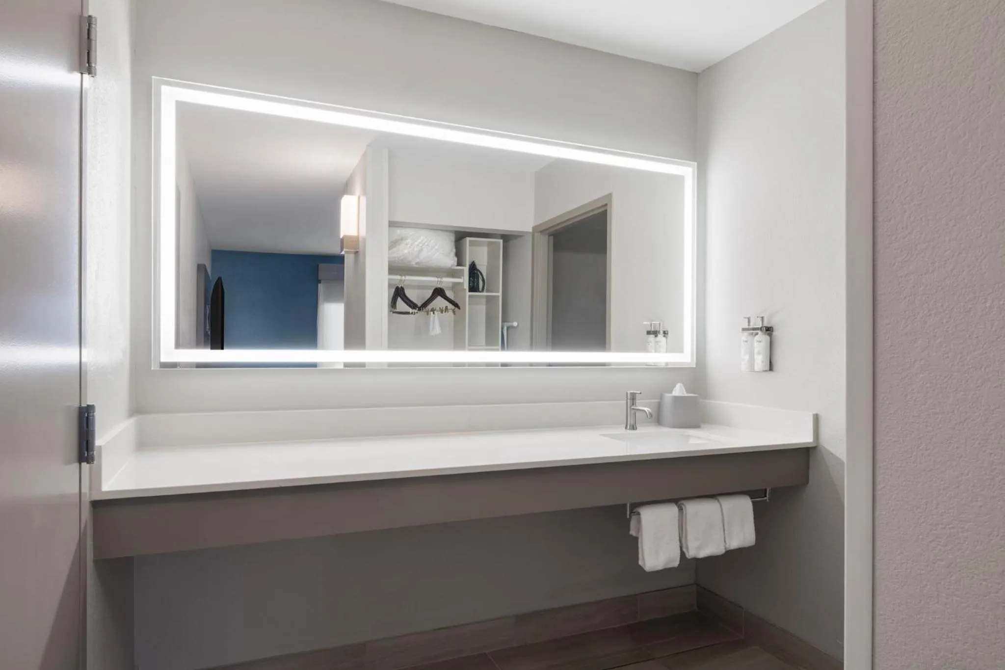 Bathroom in Holiday Inn Express Tifton by IHG