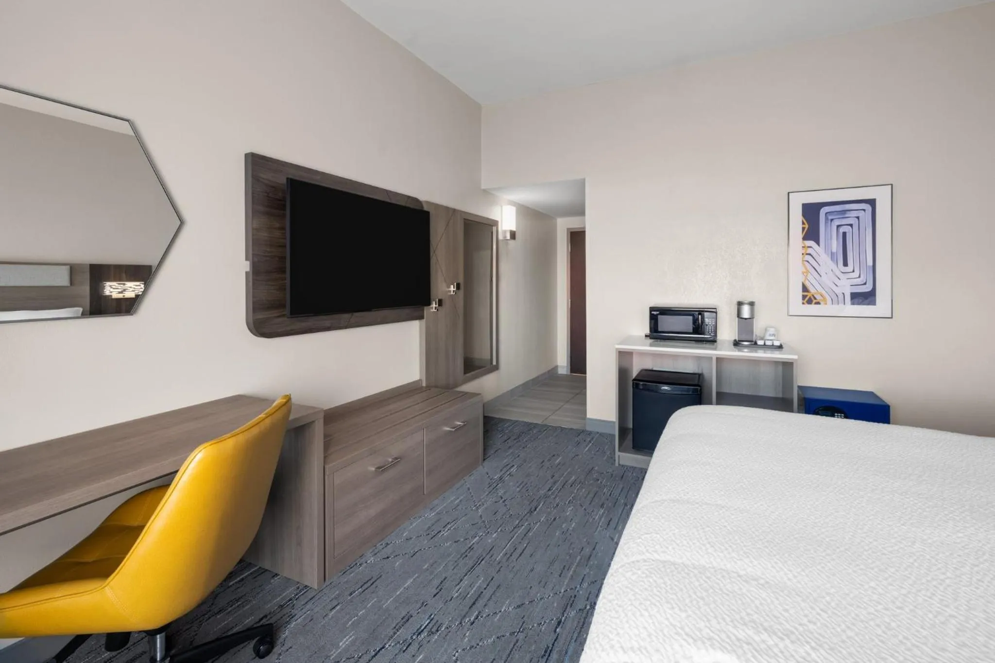 Photo of the whole room, Bed in Holiday Inn Express Tifton by IHG