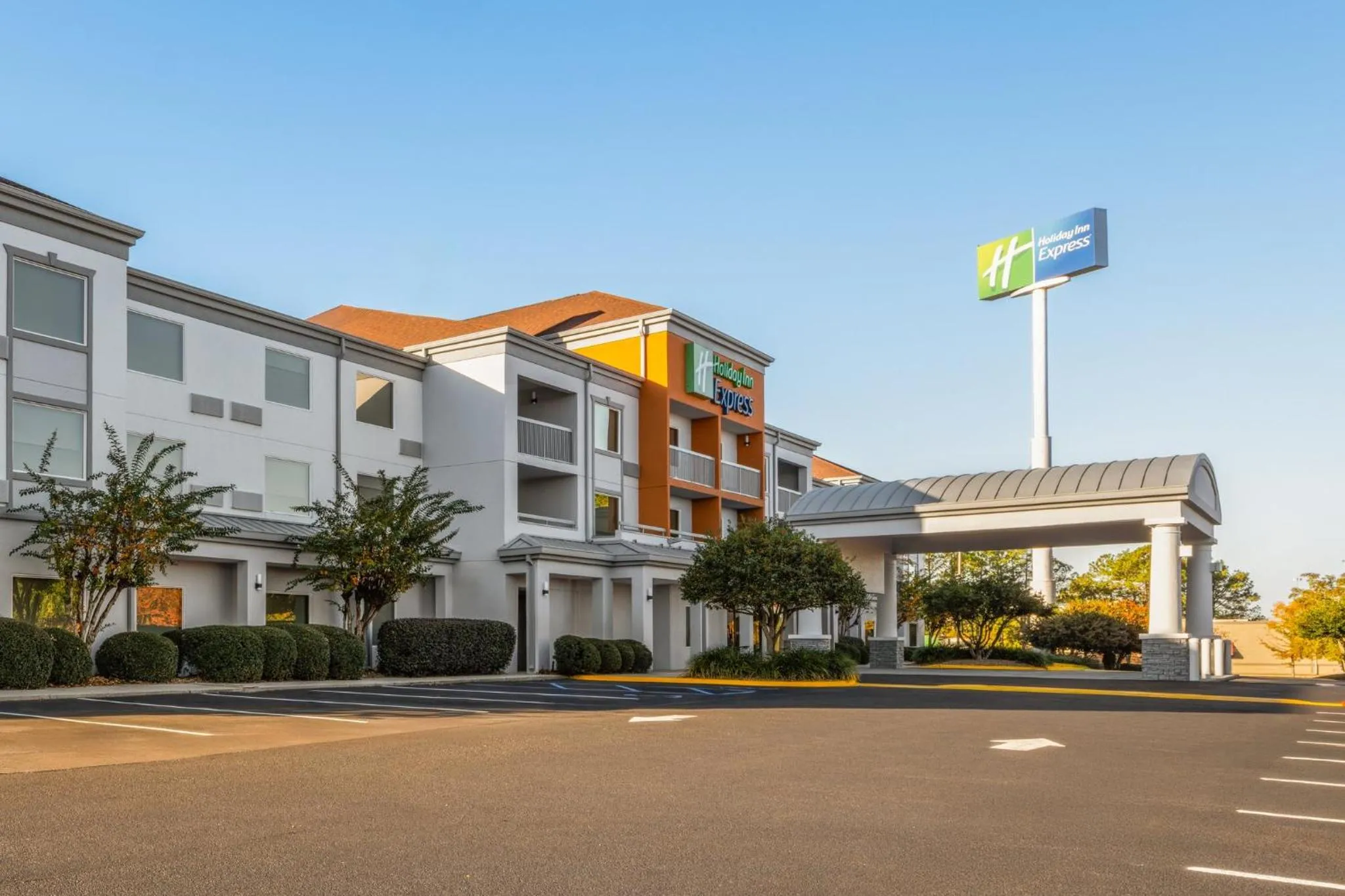 Property building in Holiday Inn Express Tifton by IHG