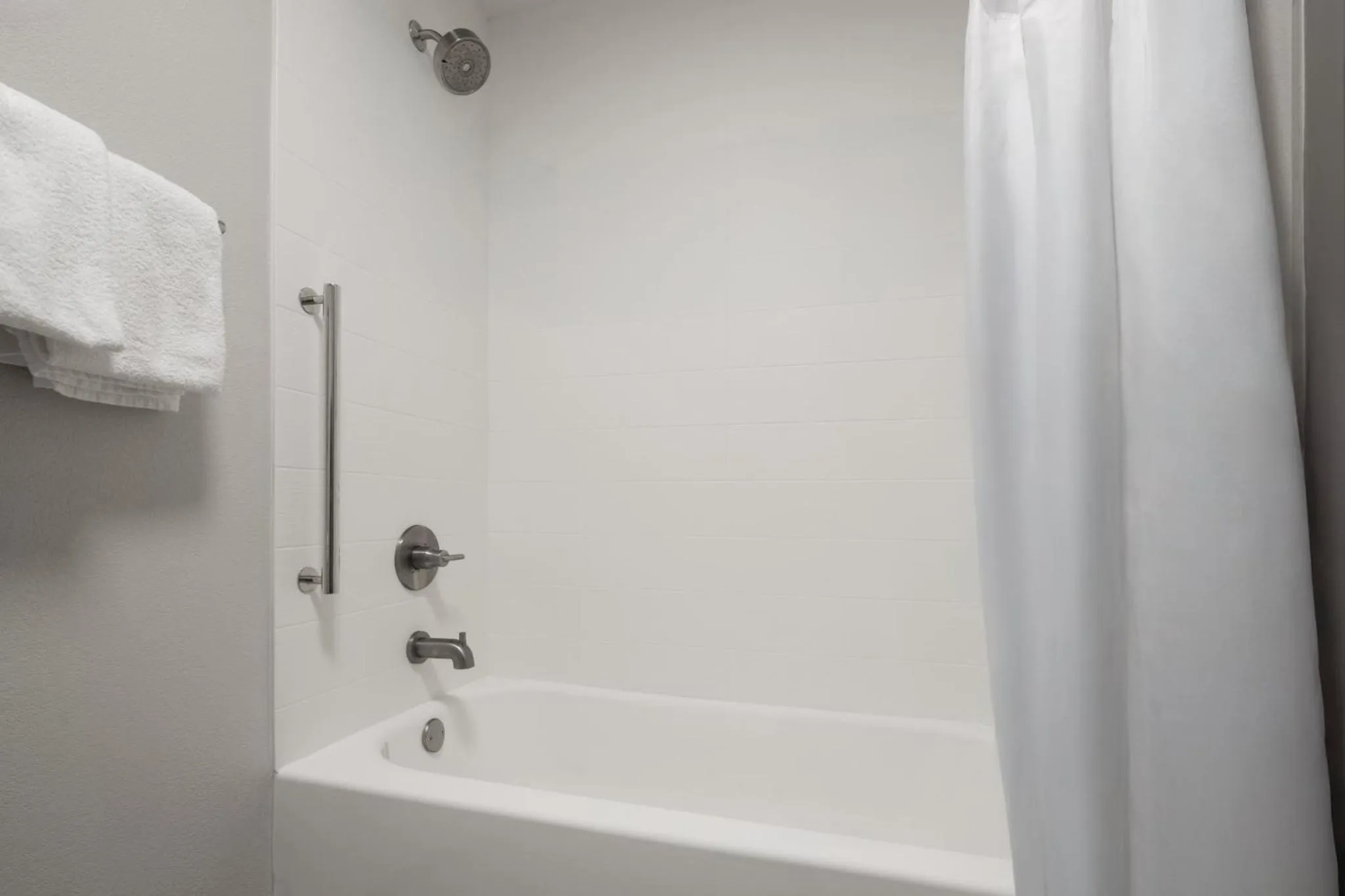 Bathroom in Holiday Inn Express Tifton by IHG