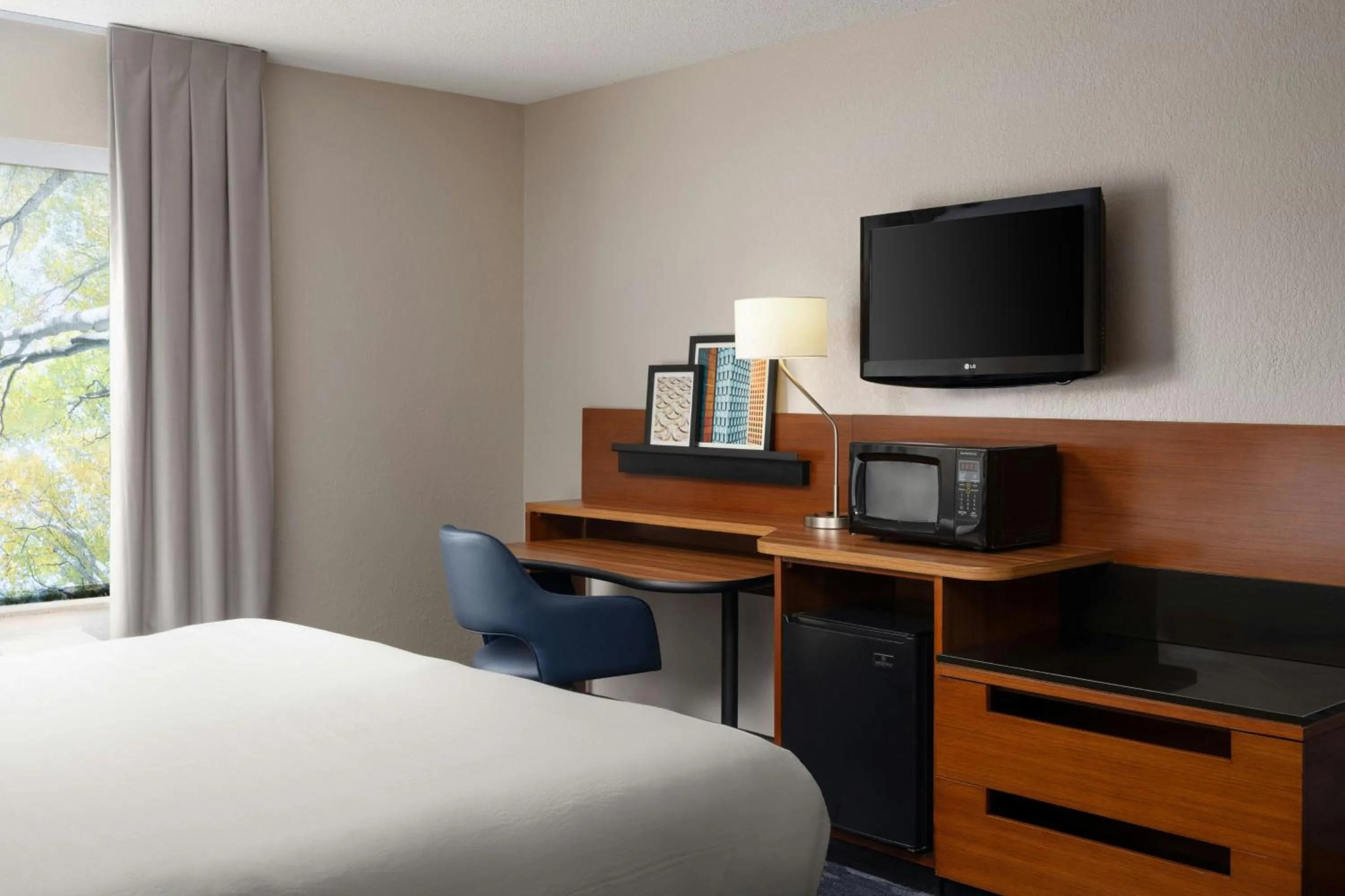 Photo of the whole room, Bed in Fairfield Inn and Suites by Marriott Tifton